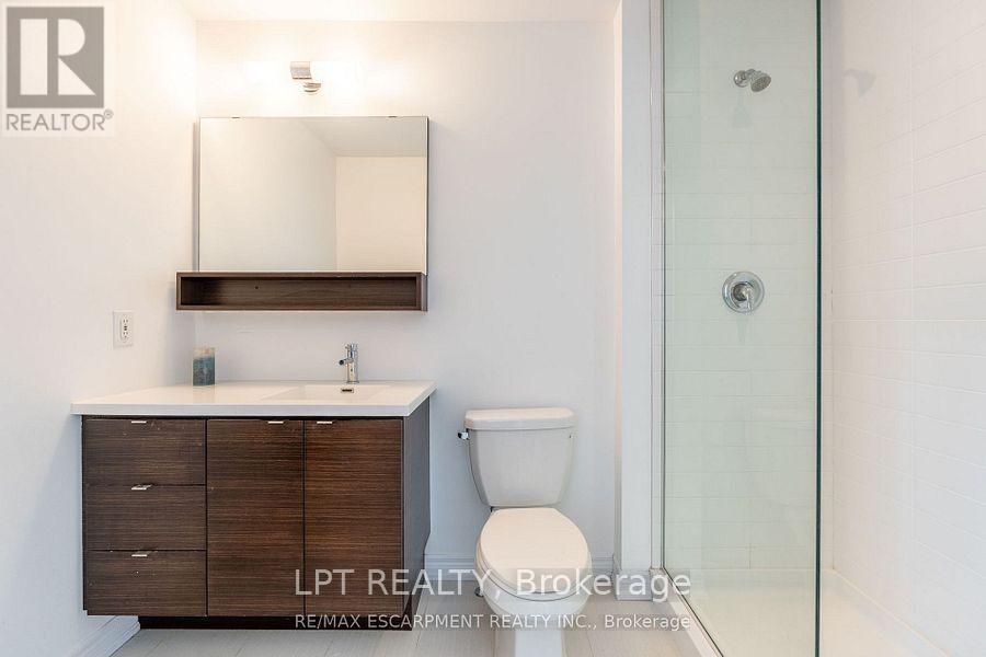 16 Place Polonaise Drive Property Photo 14