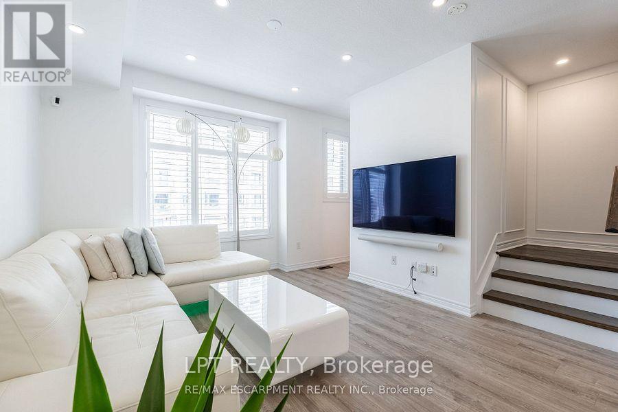16 Place Polonaise Drive Property Photo 17