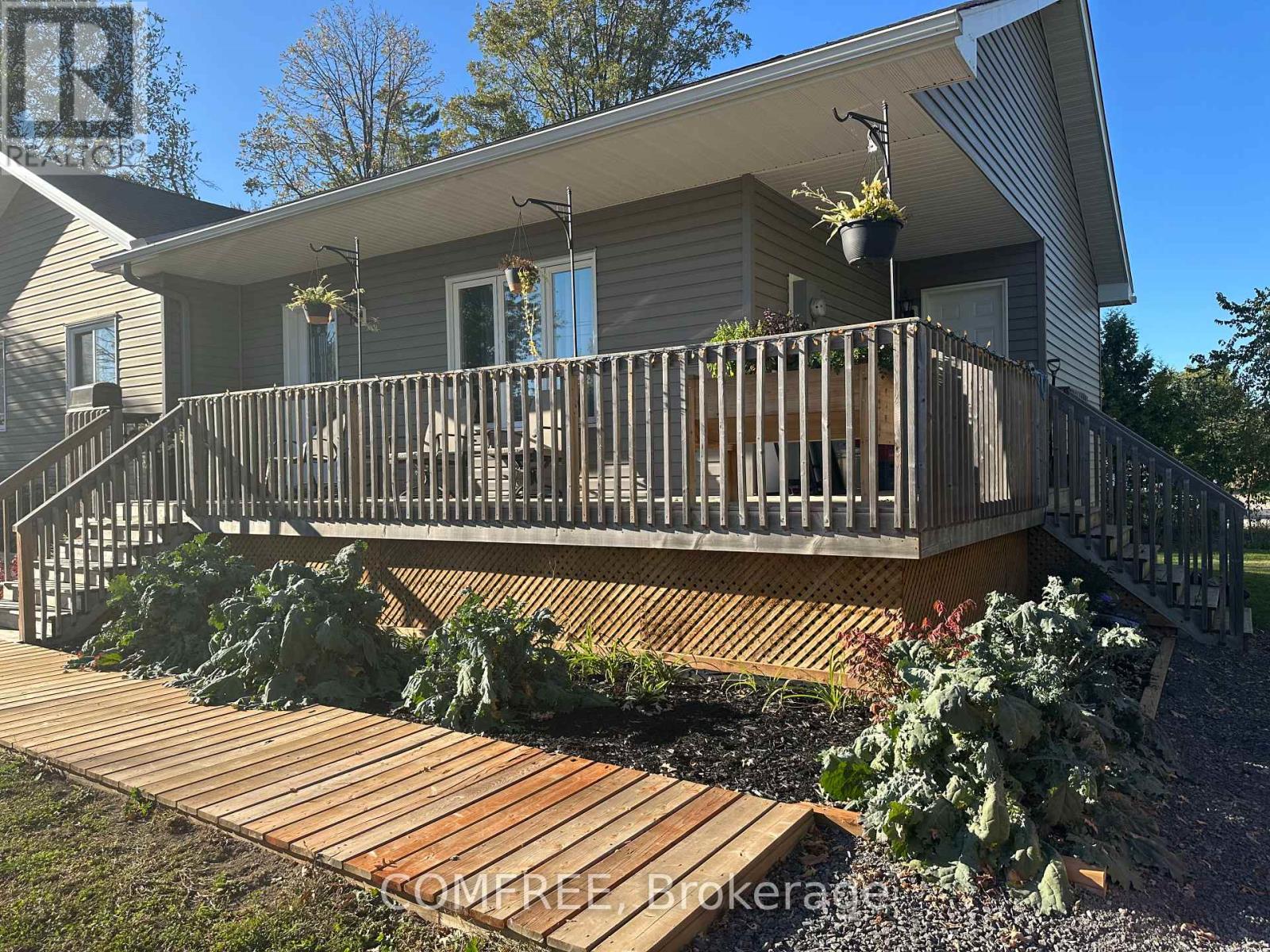 140 Russett Drive Property Photo 2