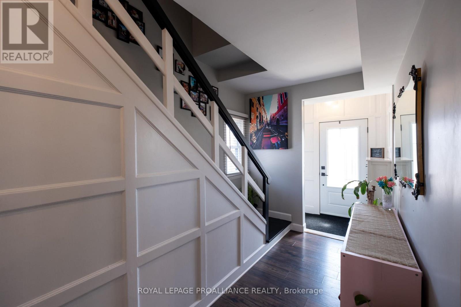 306 Dundas Street W Property Photo 6