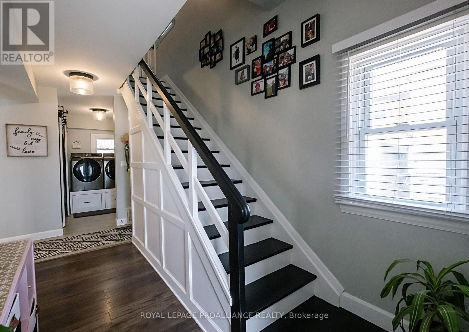 306 Dundas Street W Property Photo 7