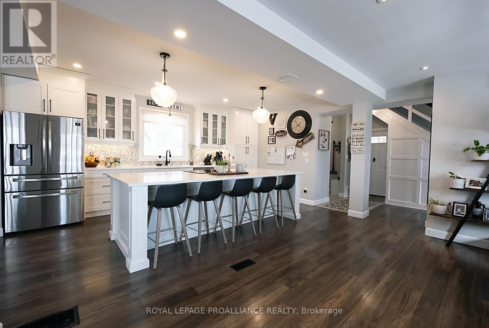 306 Dundas Street W Property Photo 8