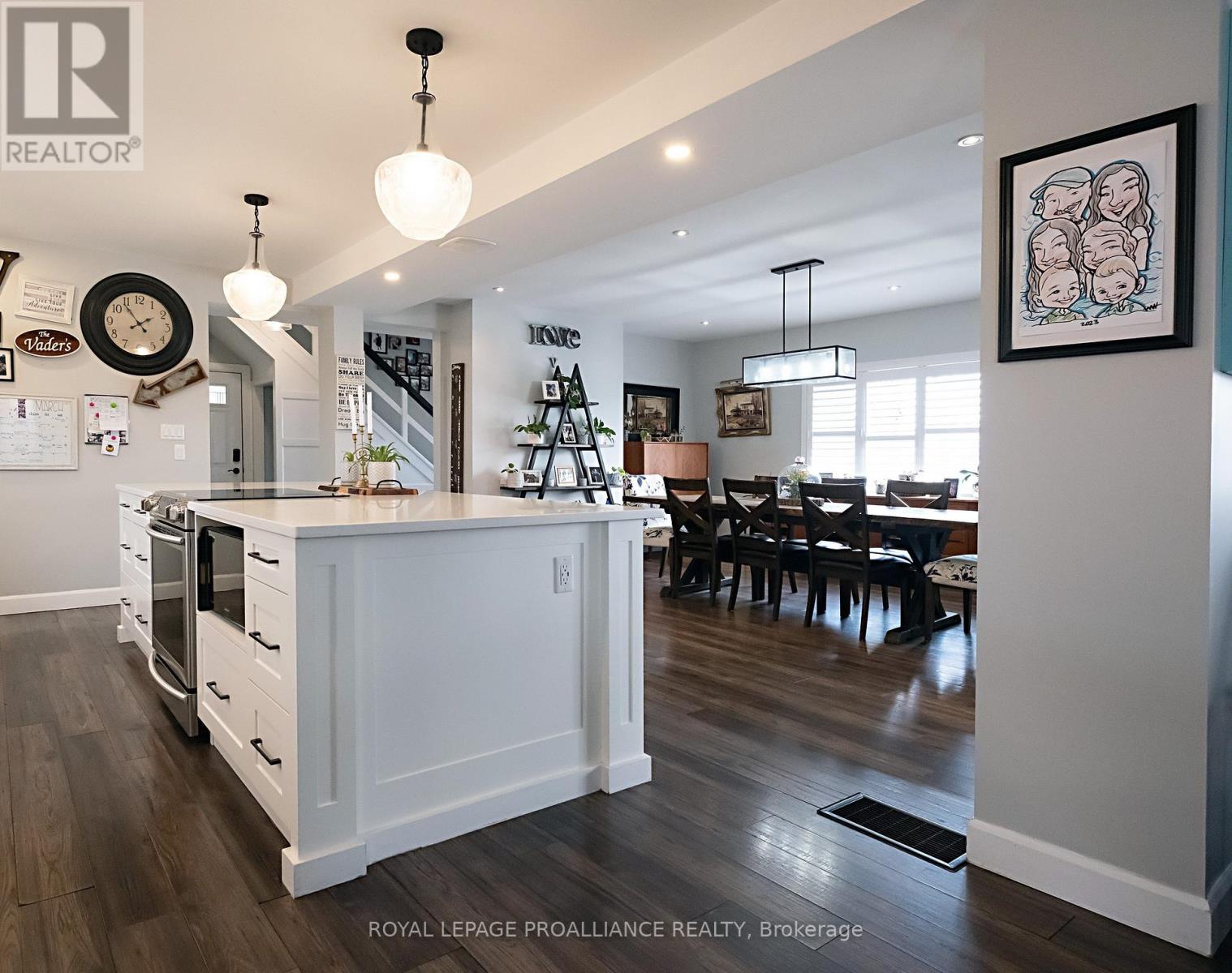306 Dundas Street W Property Photo 10