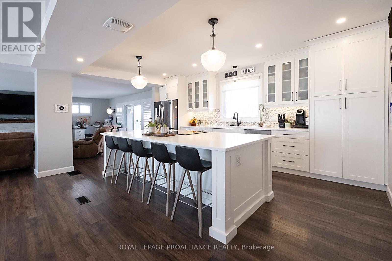 306 Dundas Street W Property Photo 11