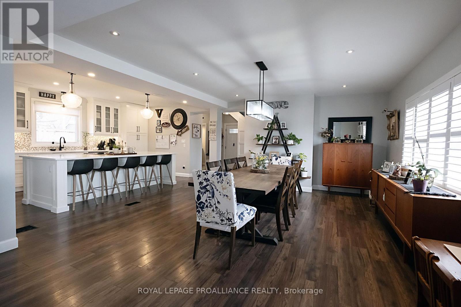 306 Dundas Street W Property Photo 12