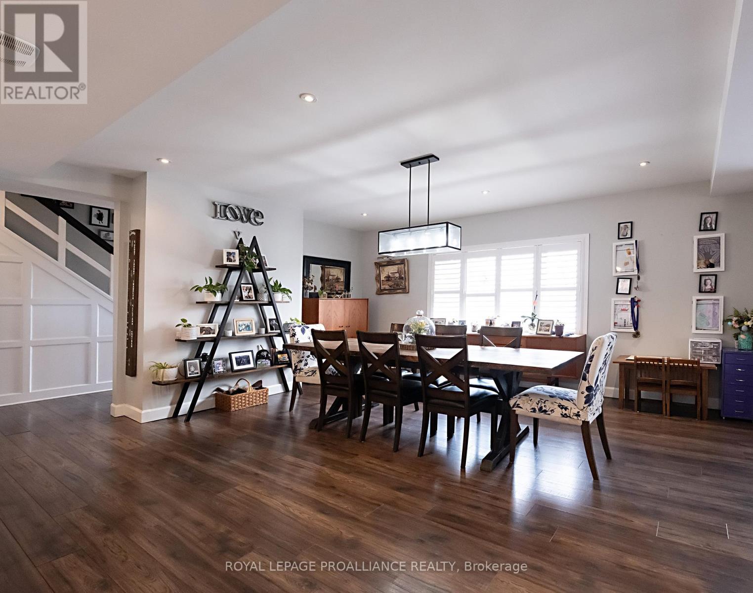 306 Dundas Street W Property Photo 13
