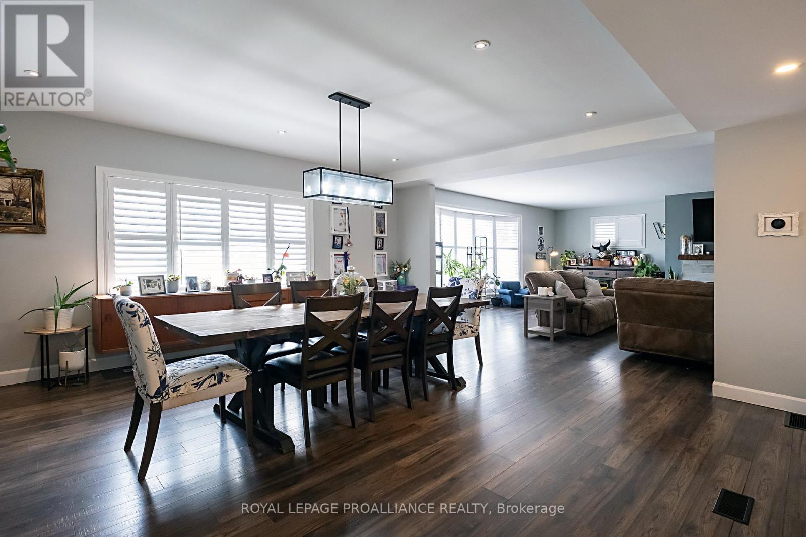 306 Dundas Street W Property Photo 16