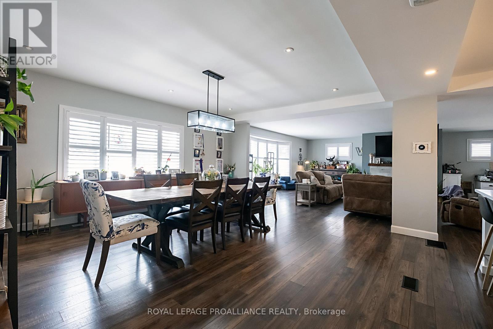 306 Dundas Street W Property Photo 18