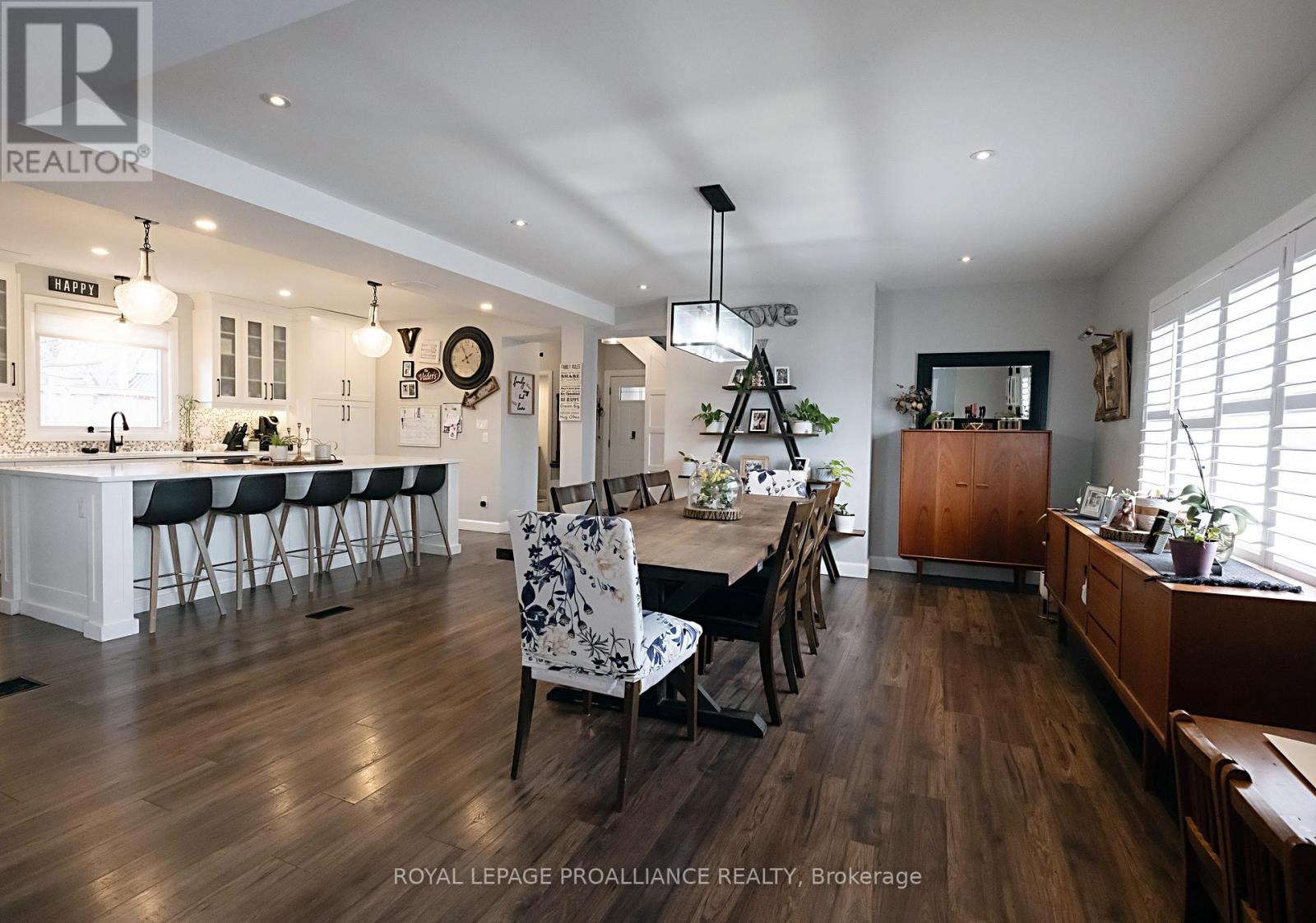 306 Dundas Street W Property Photo 20