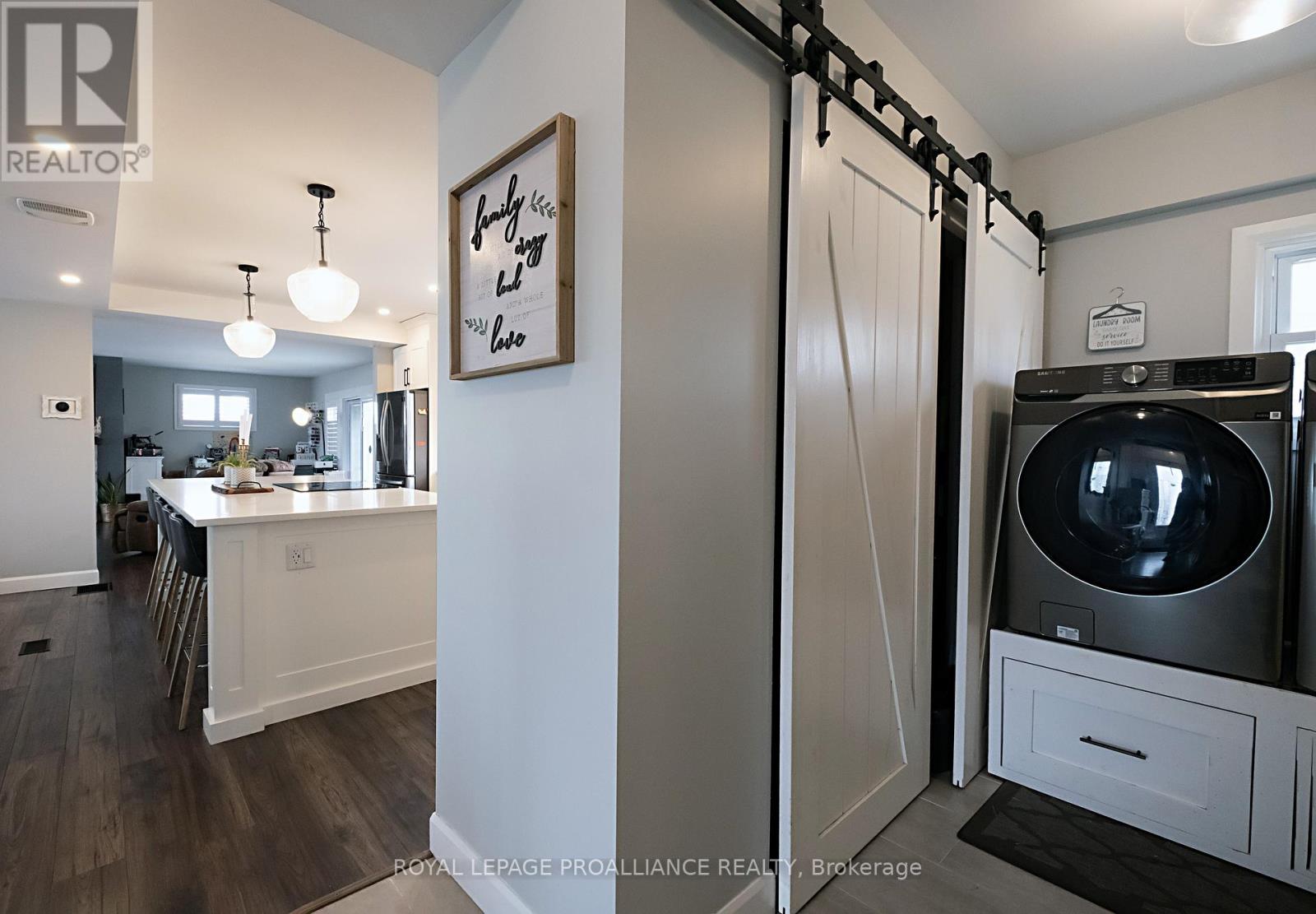 306 Dundas Street W Property Photo 21