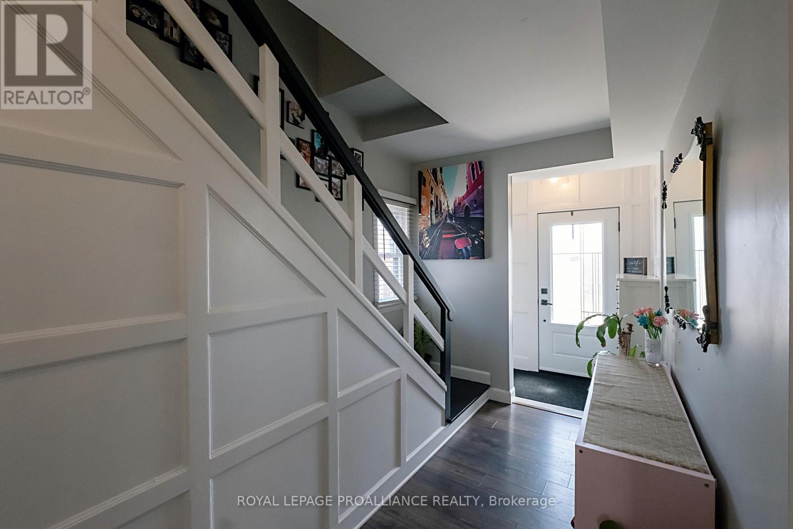 306 Dundas Street W Property Photo 24