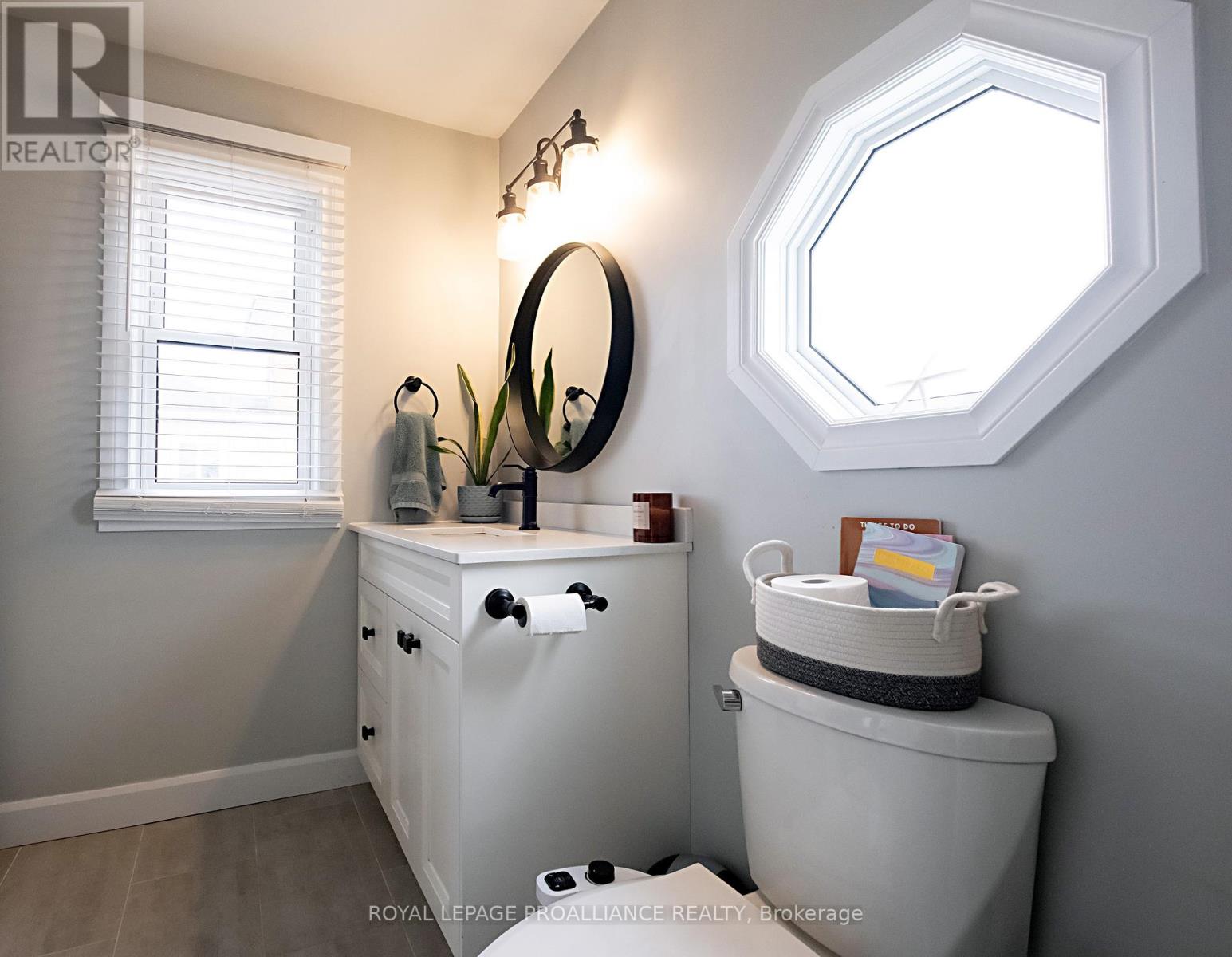306 Dundas Street W Property Photo 26