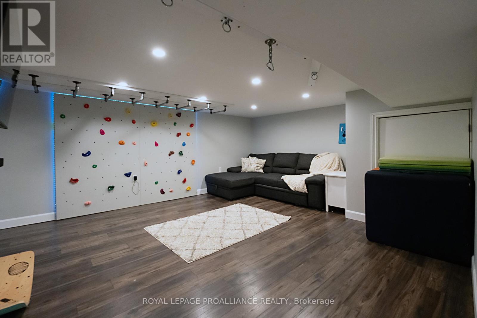 306 Dundas Street W Property Photo 30