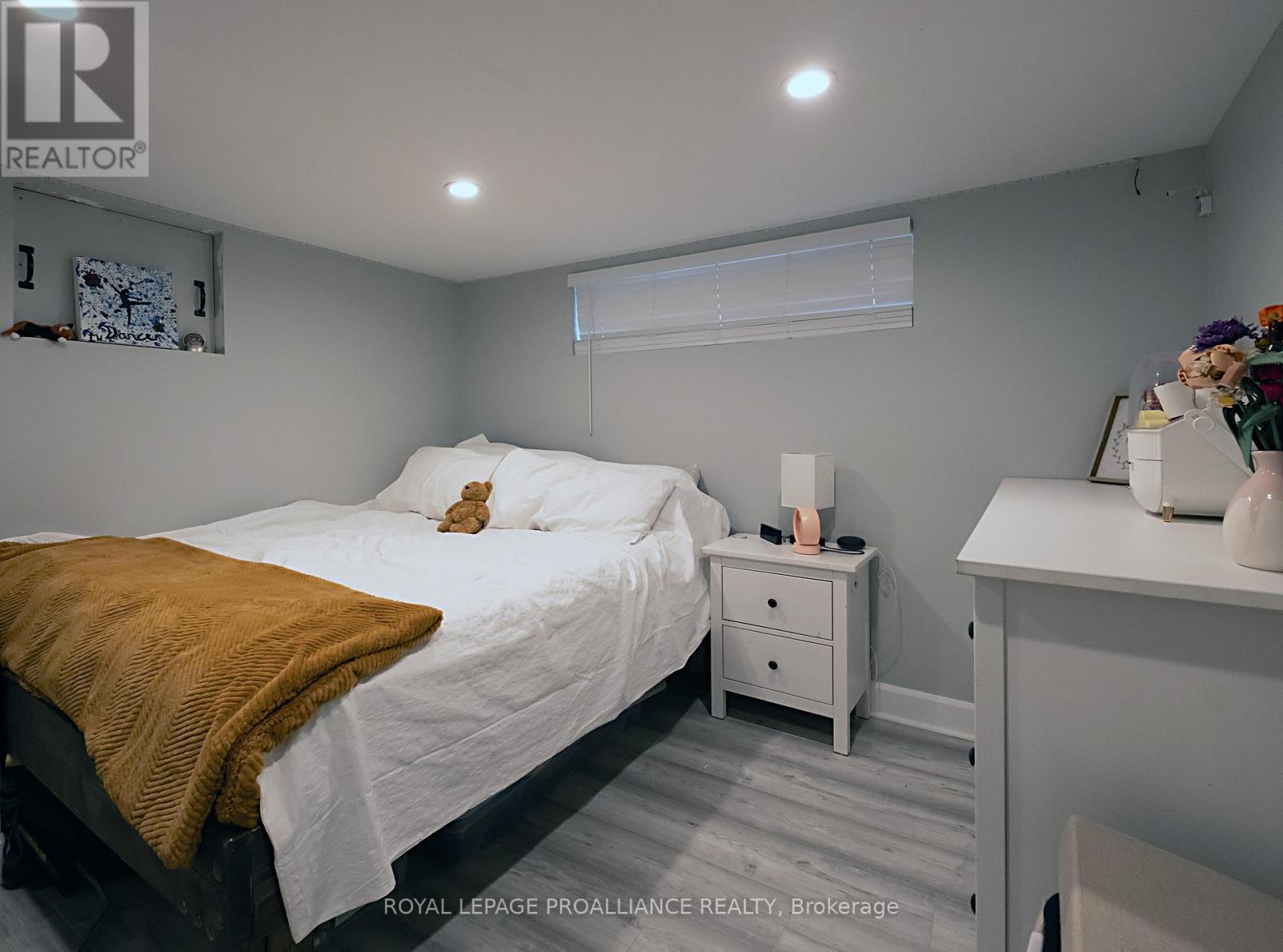 306 Dundas Street W Property Photo 31