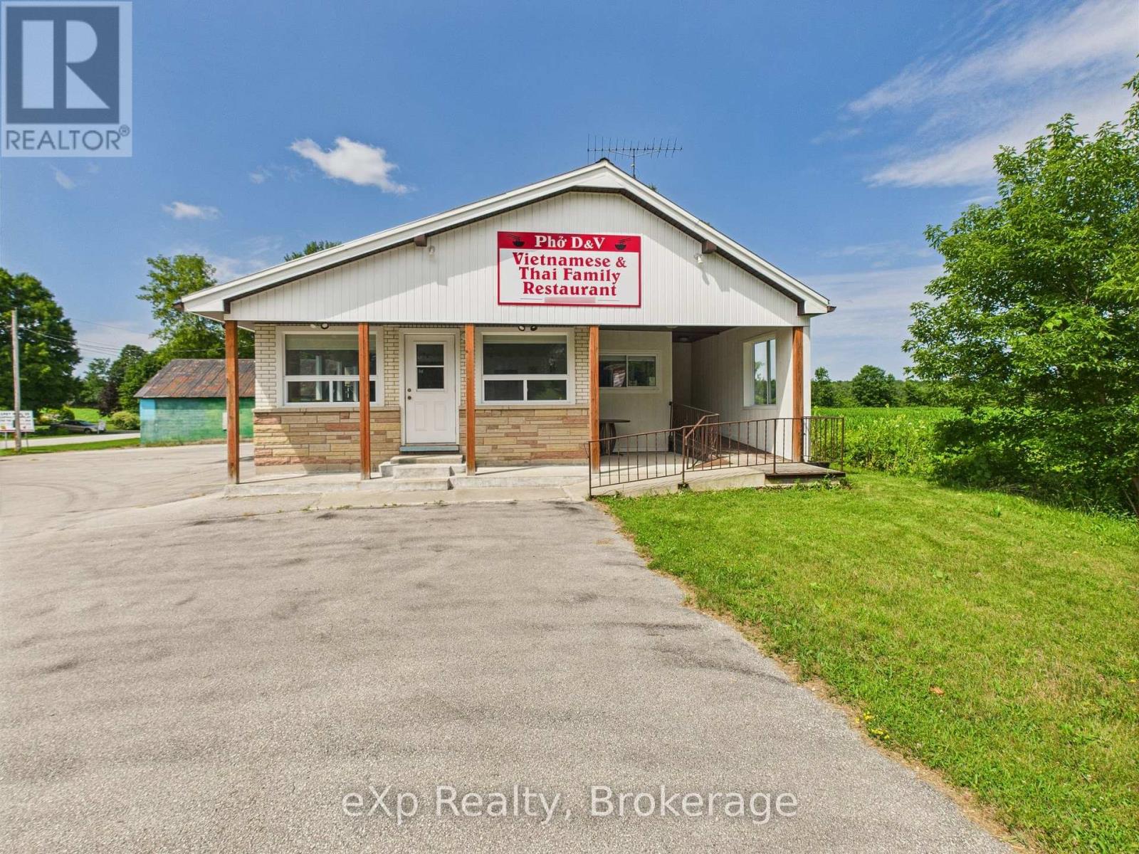 315194 Highway 6 Property Photo 2