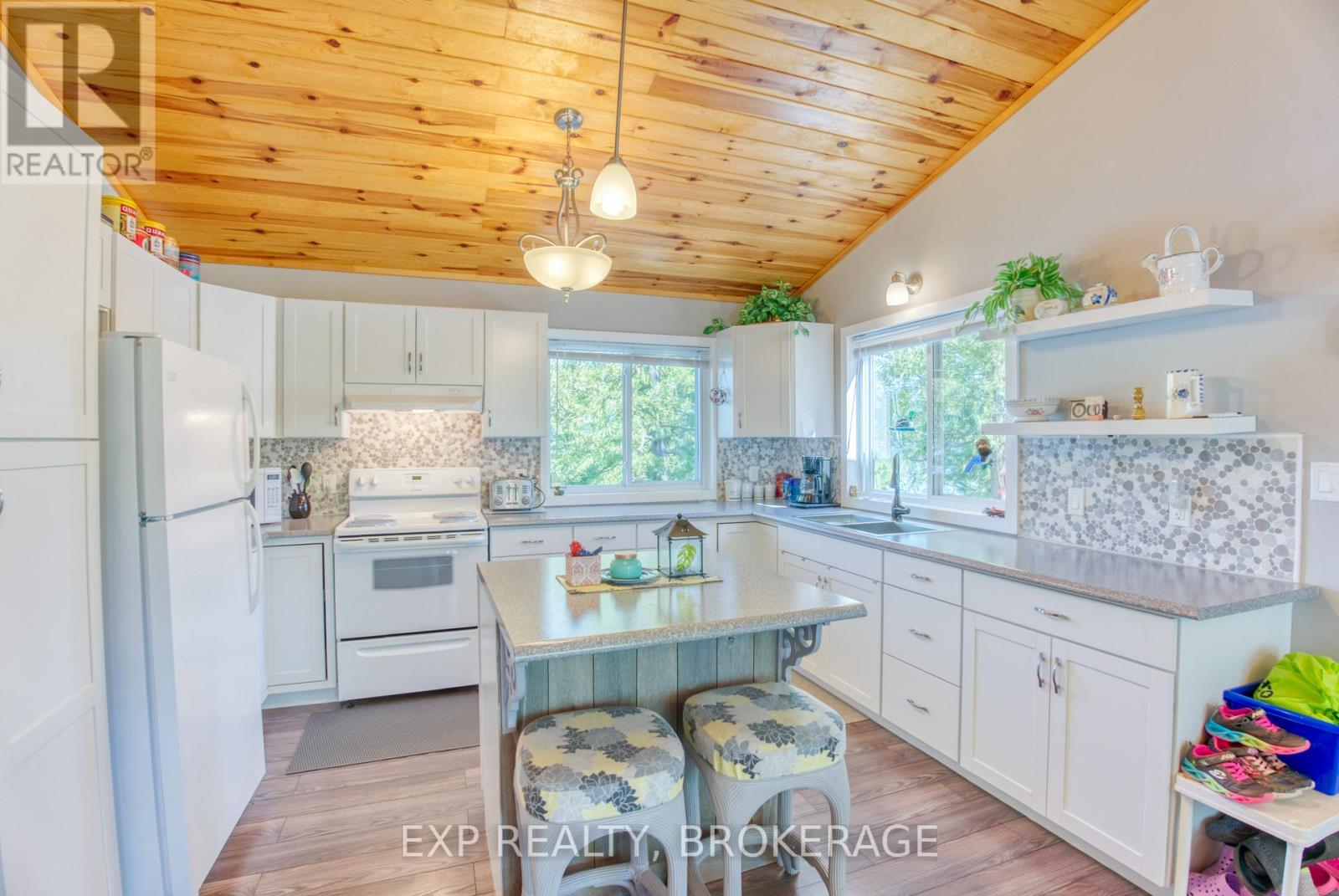 832 Sharbot Lake Property Photo 6