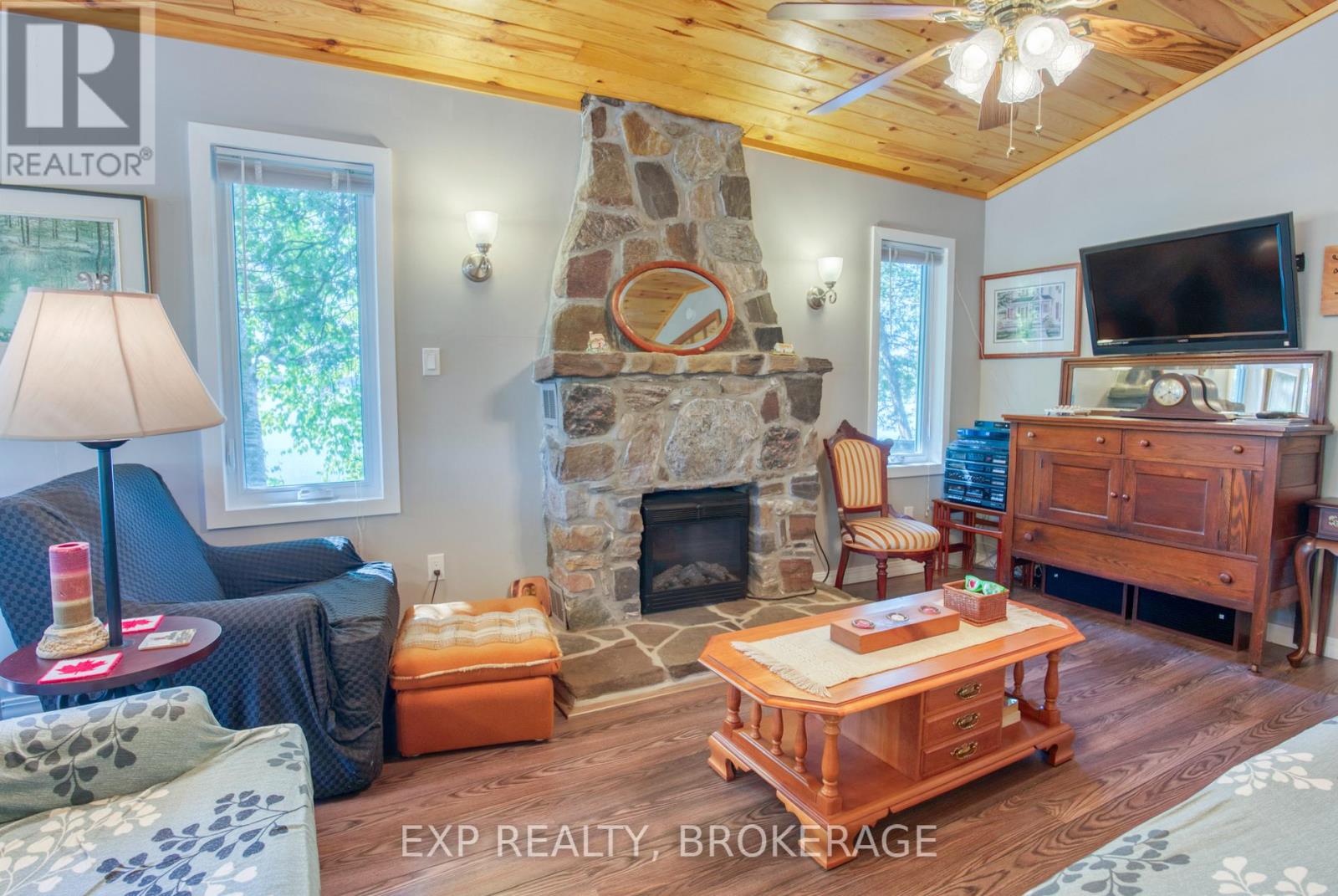 832 Sharbot Lake Property Photo 11