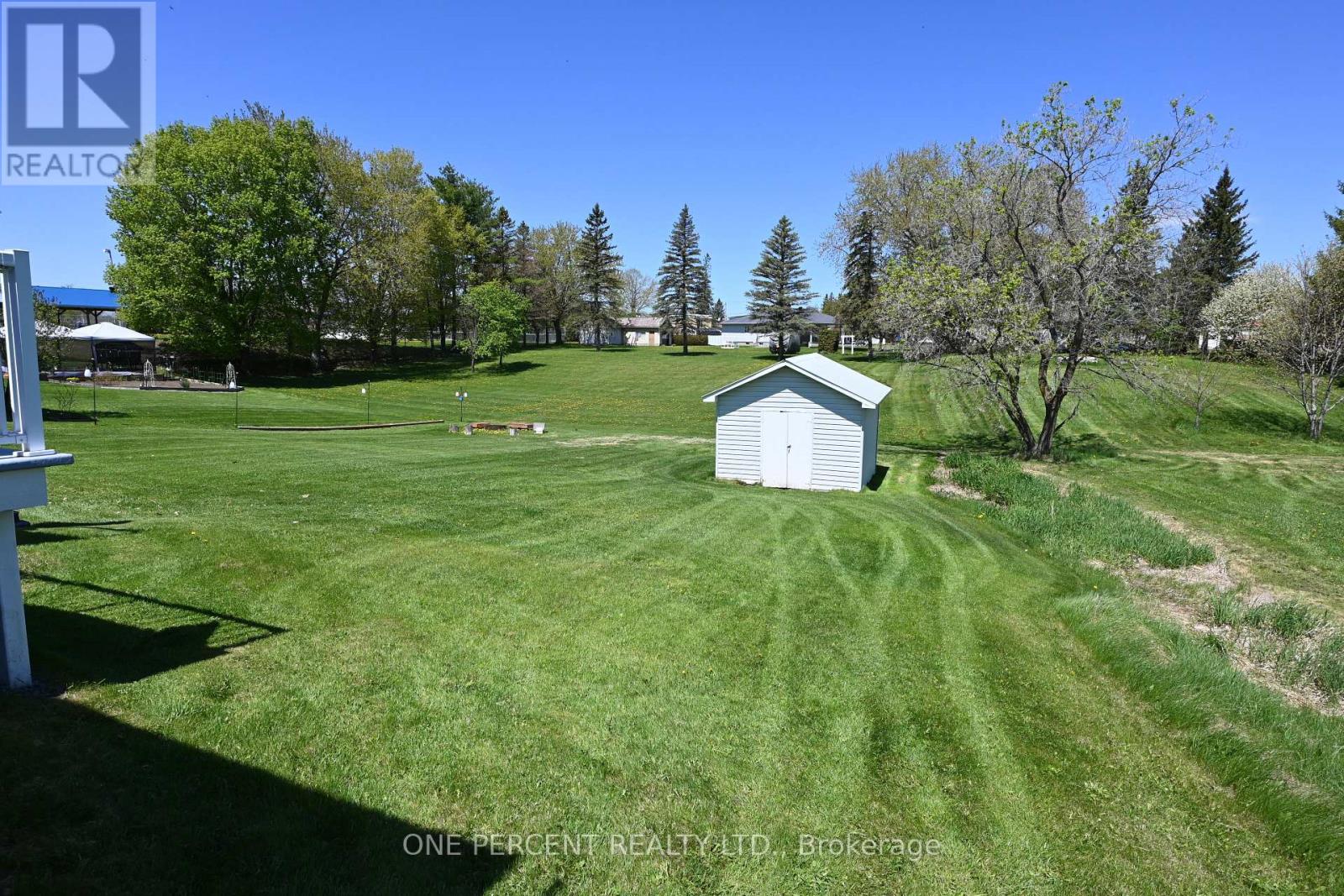 2010 Rue Du Parc Street W Property Photo 3