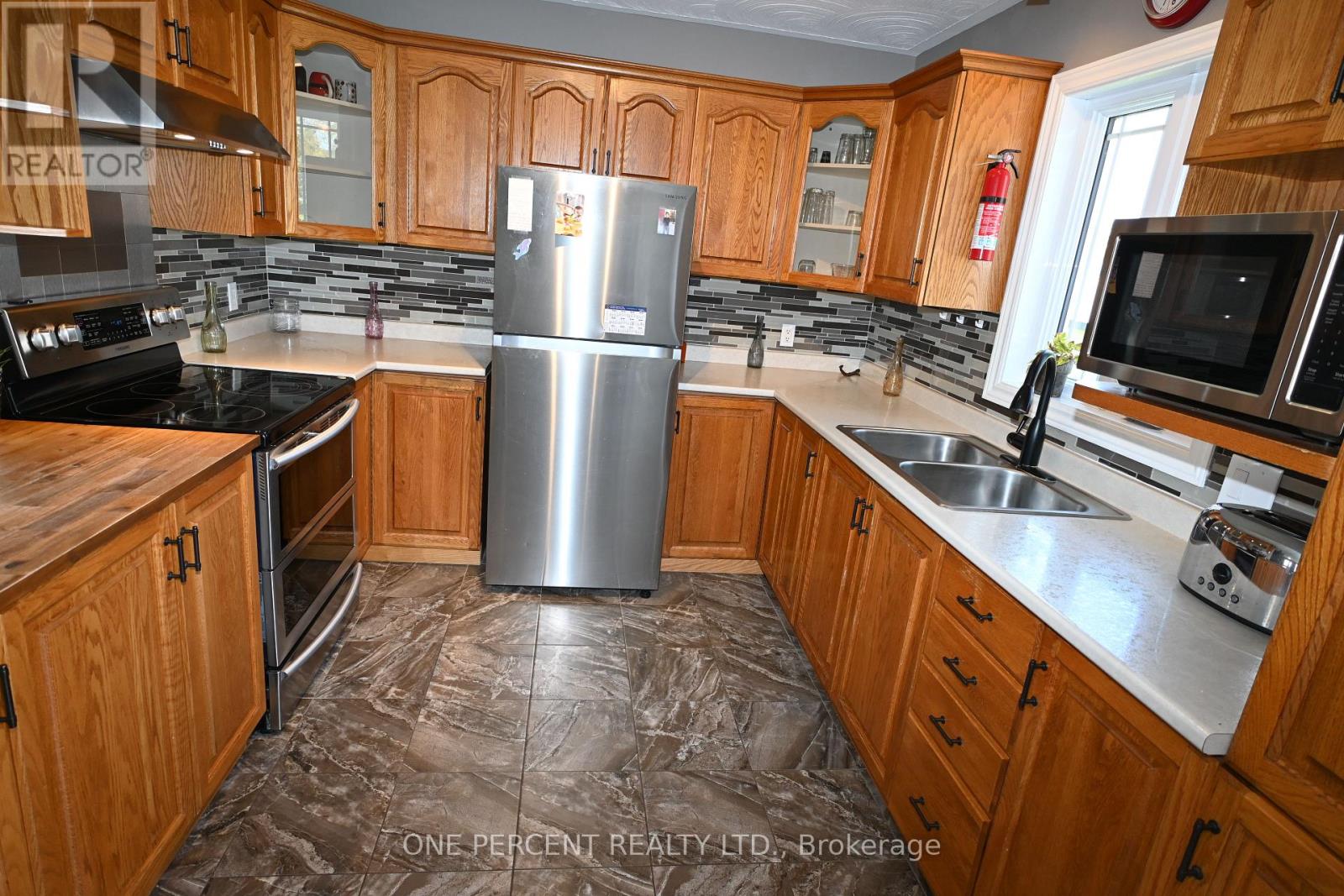 2010 Rue Du Parc Street W Property Photo 4