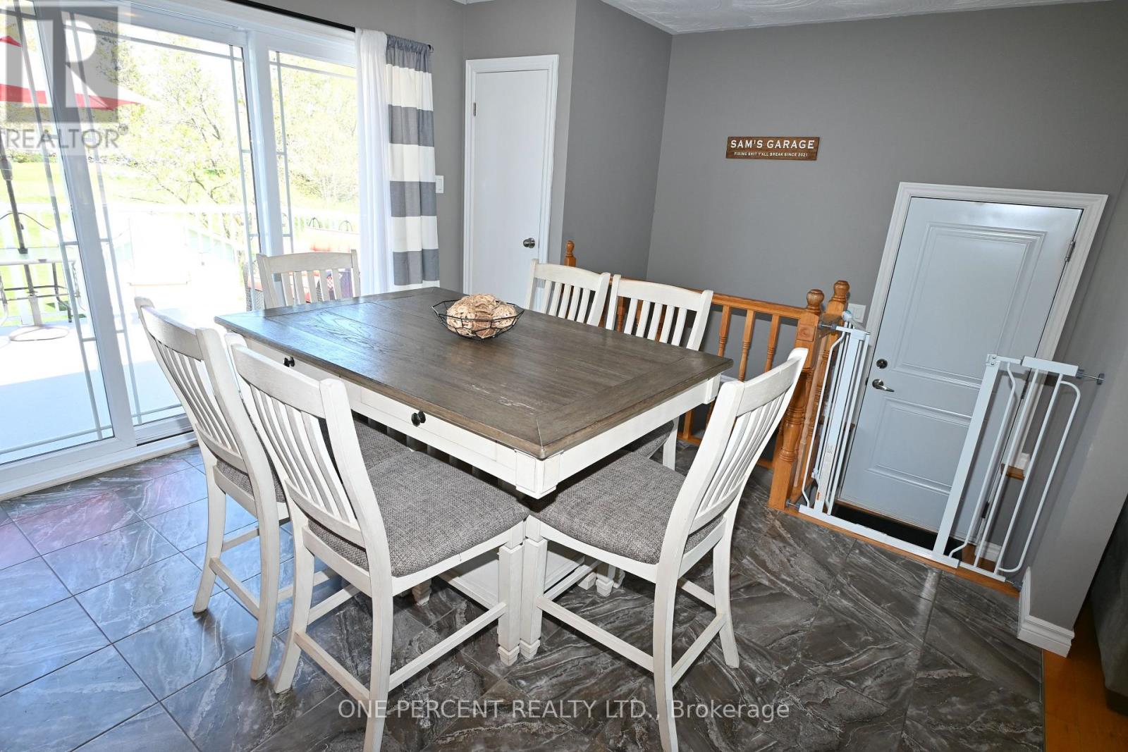2010 Rue Du Parc Street W Property Photo 5