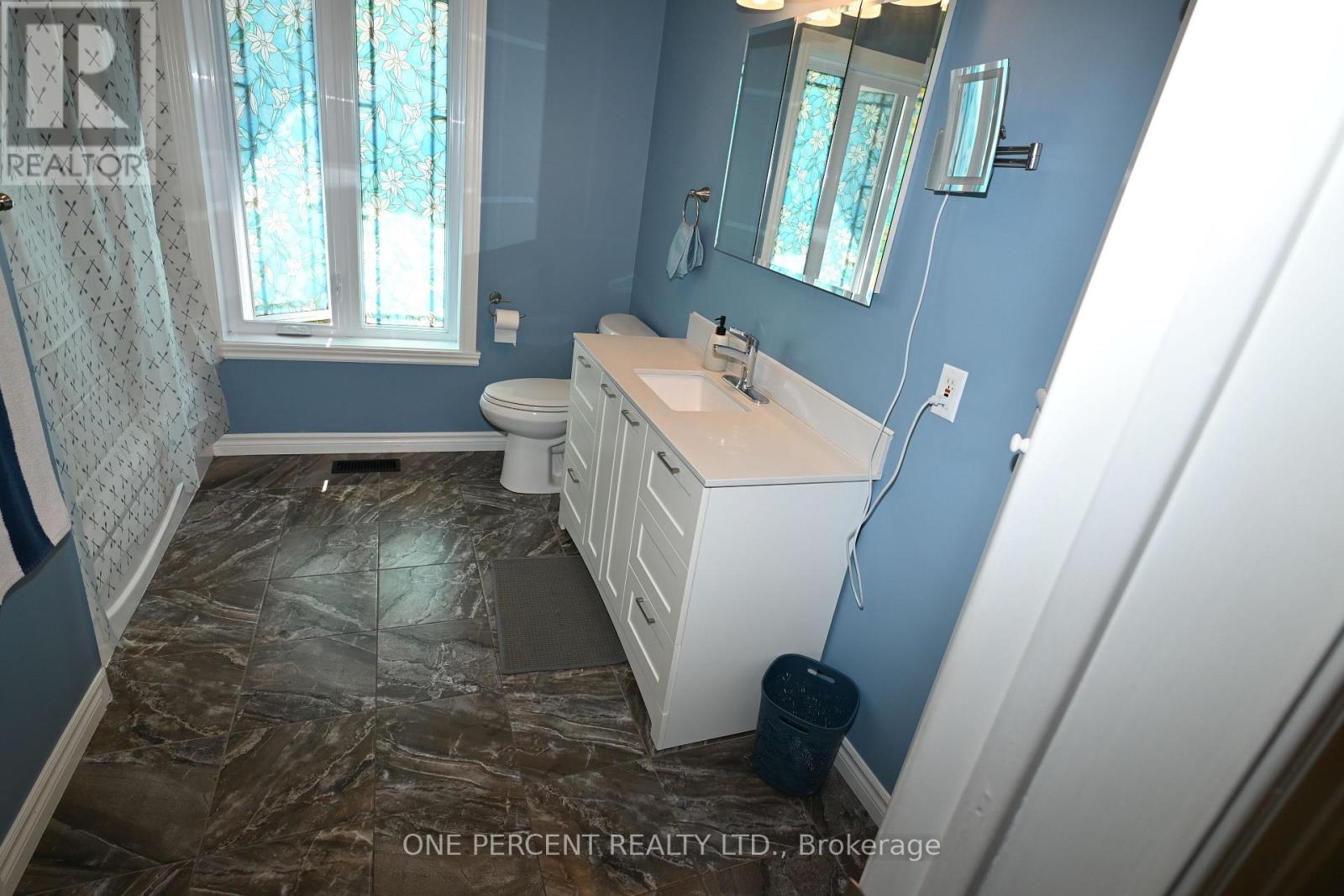 2010 Rue Du Parc Street W Property Photo 8