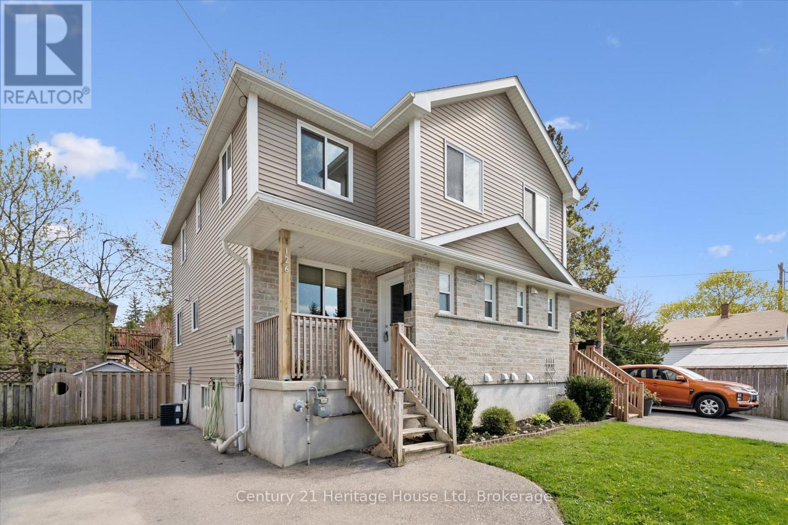 126 Forfar Street E Property Photo 4