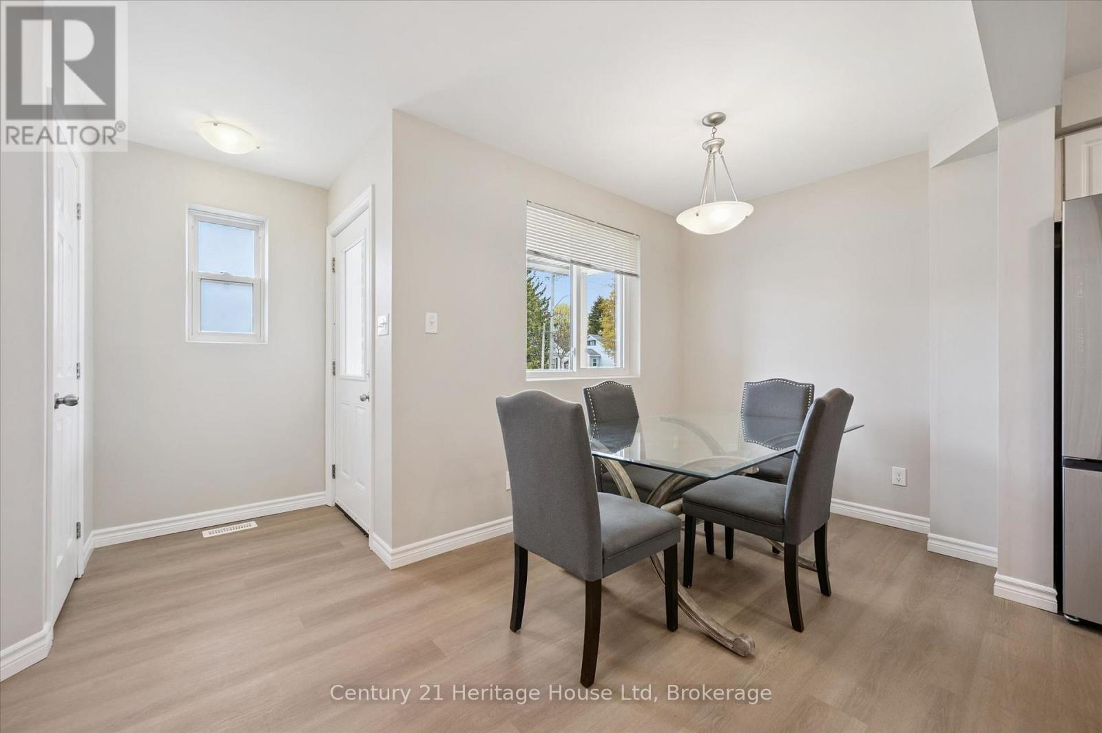 126 Forfar Street E Property Photo 6