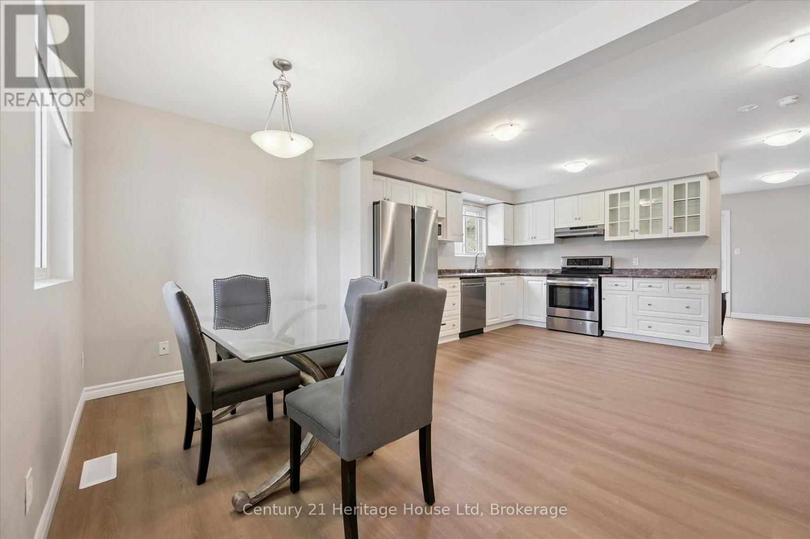 126 Forfar Street E Property Photo 7