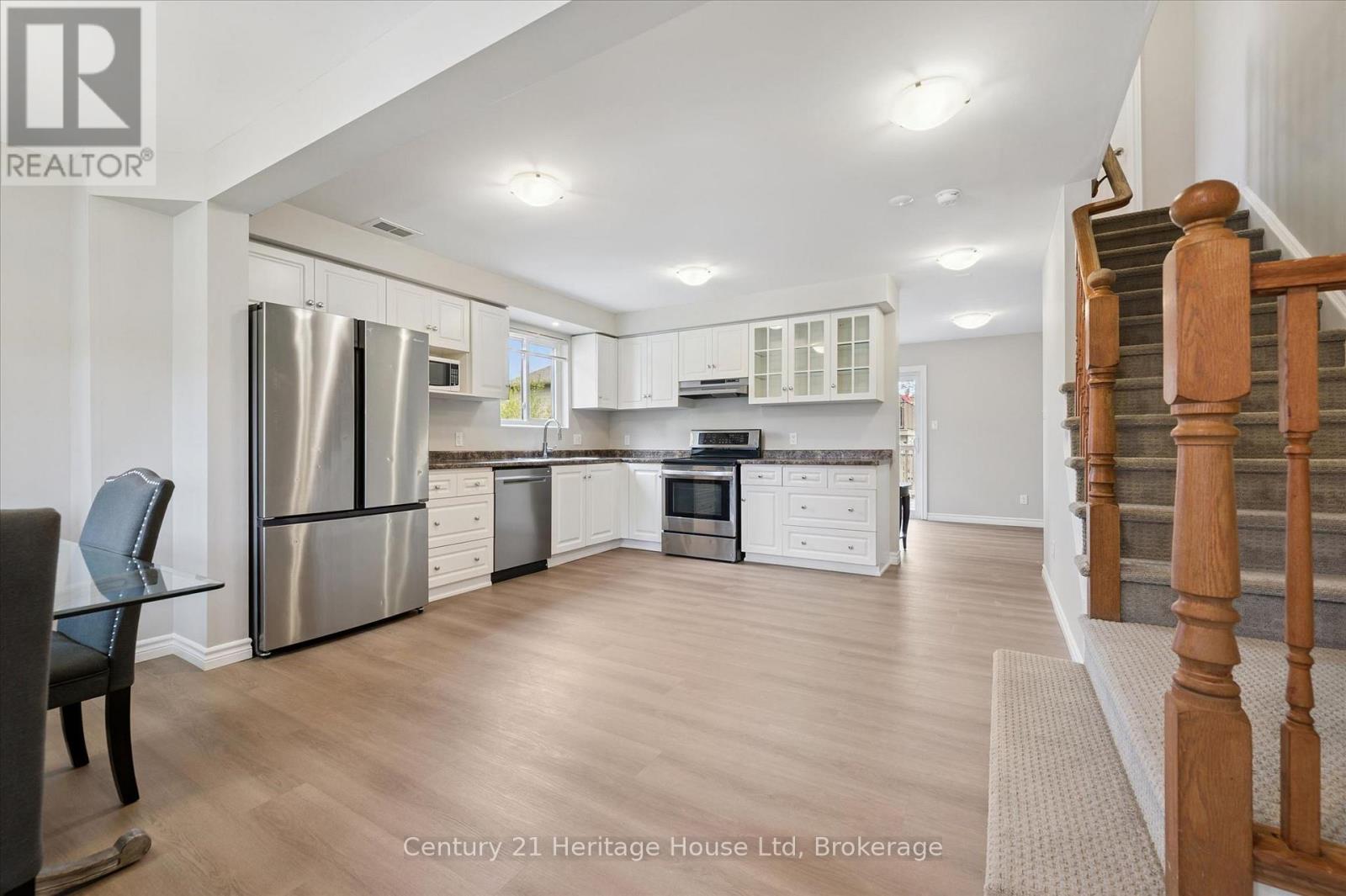 126 Forfar Street E Property Photo 8