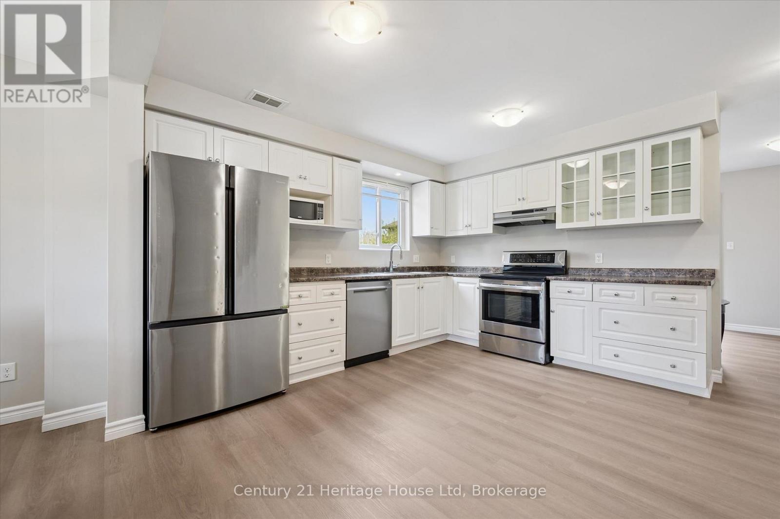 126 Forfar Street E Property Photo 9