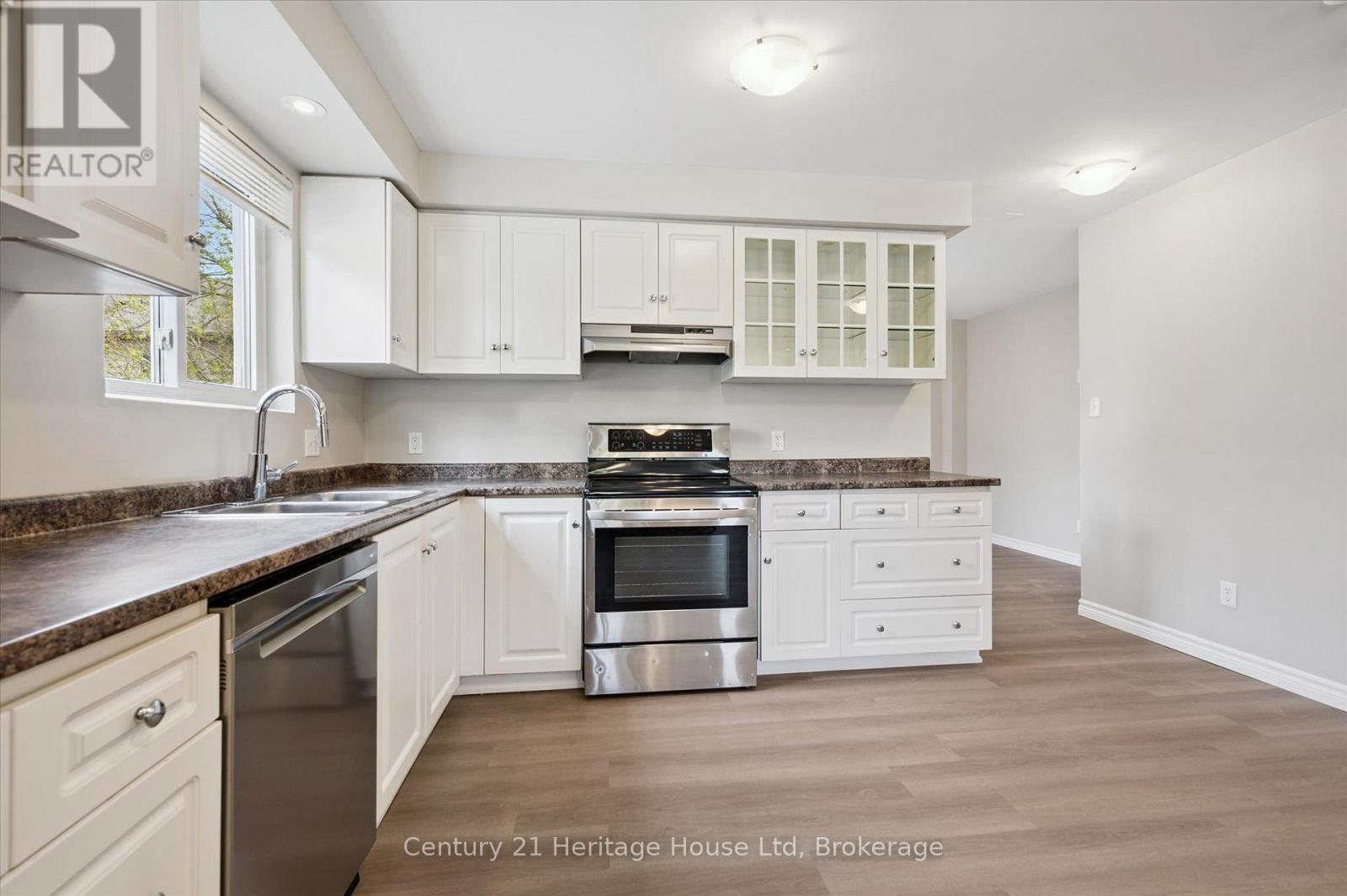 126 Forfar Street E Property Photo 12