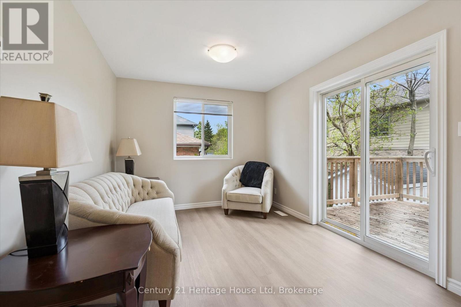 126 Forfar Street E Property Photo 14