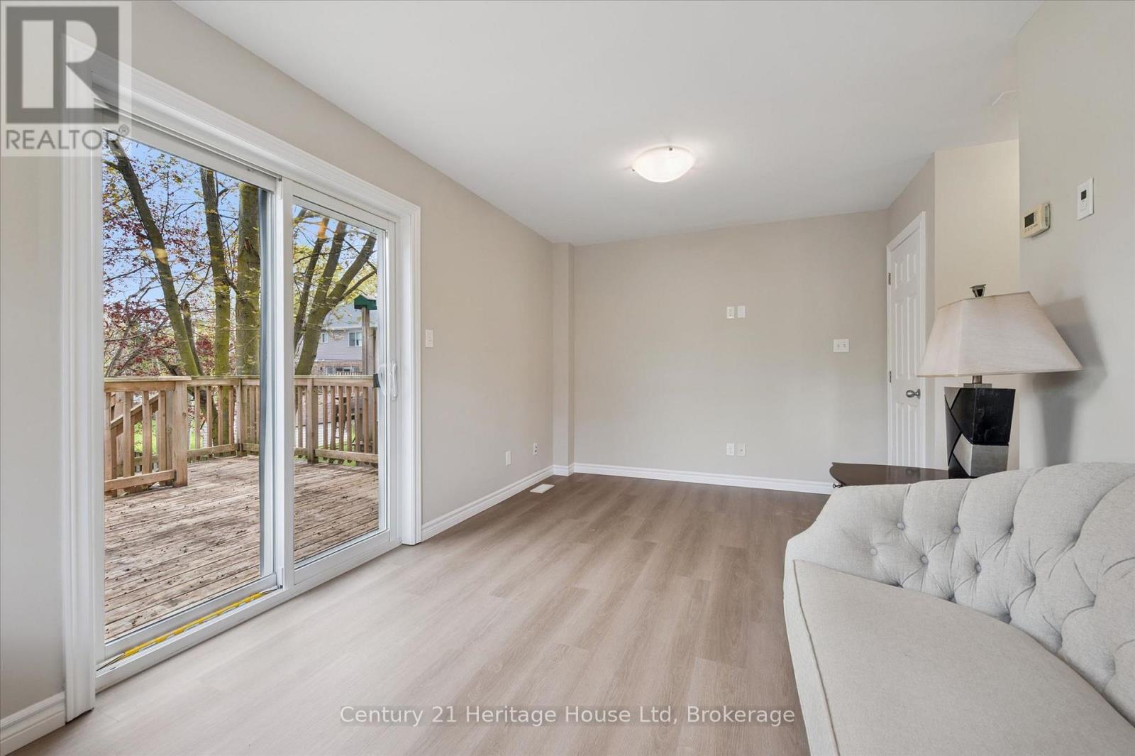 126 Forfar Street E Property Photo 15