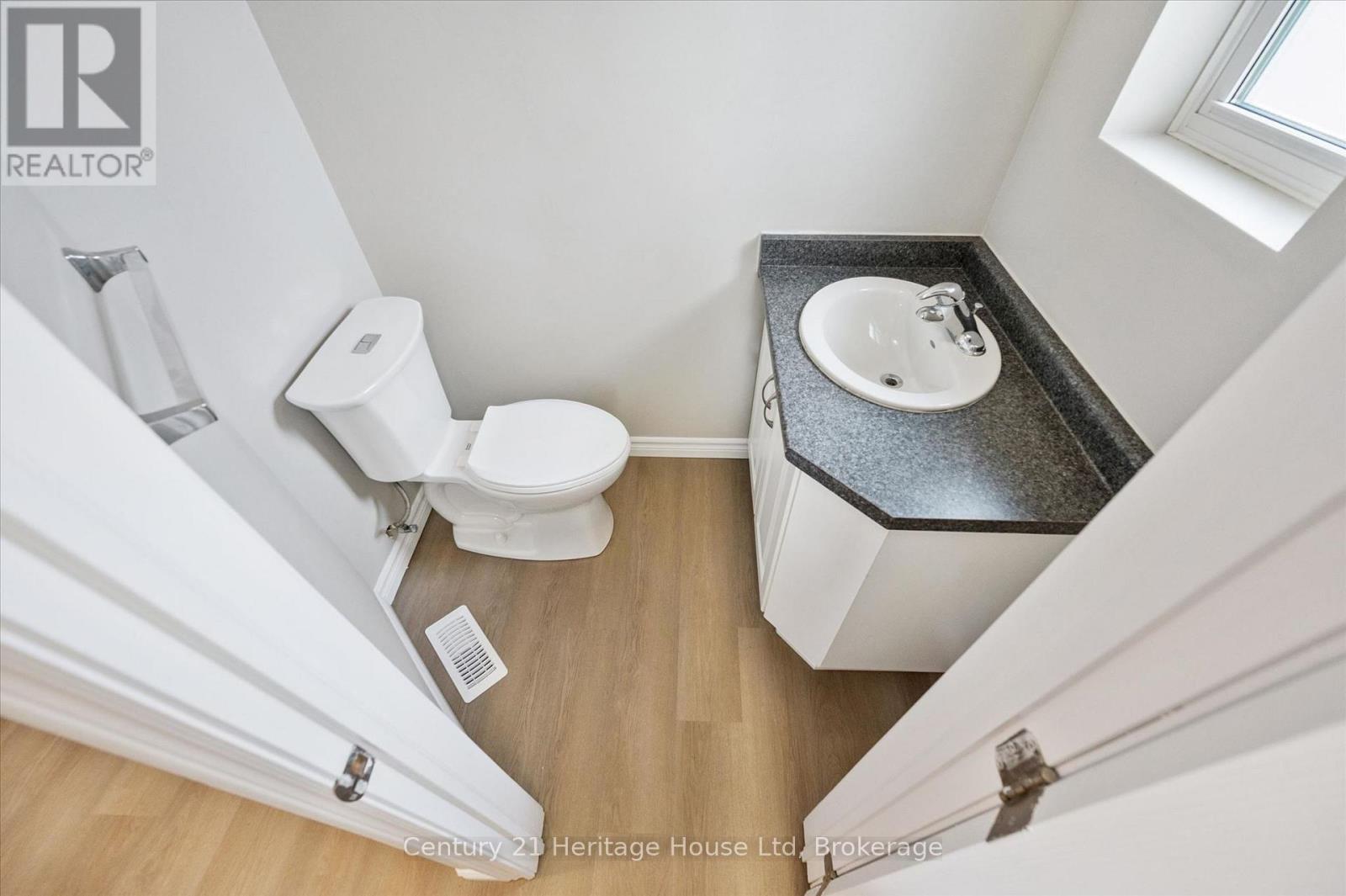 126 Forfar Street E Property Photo 18