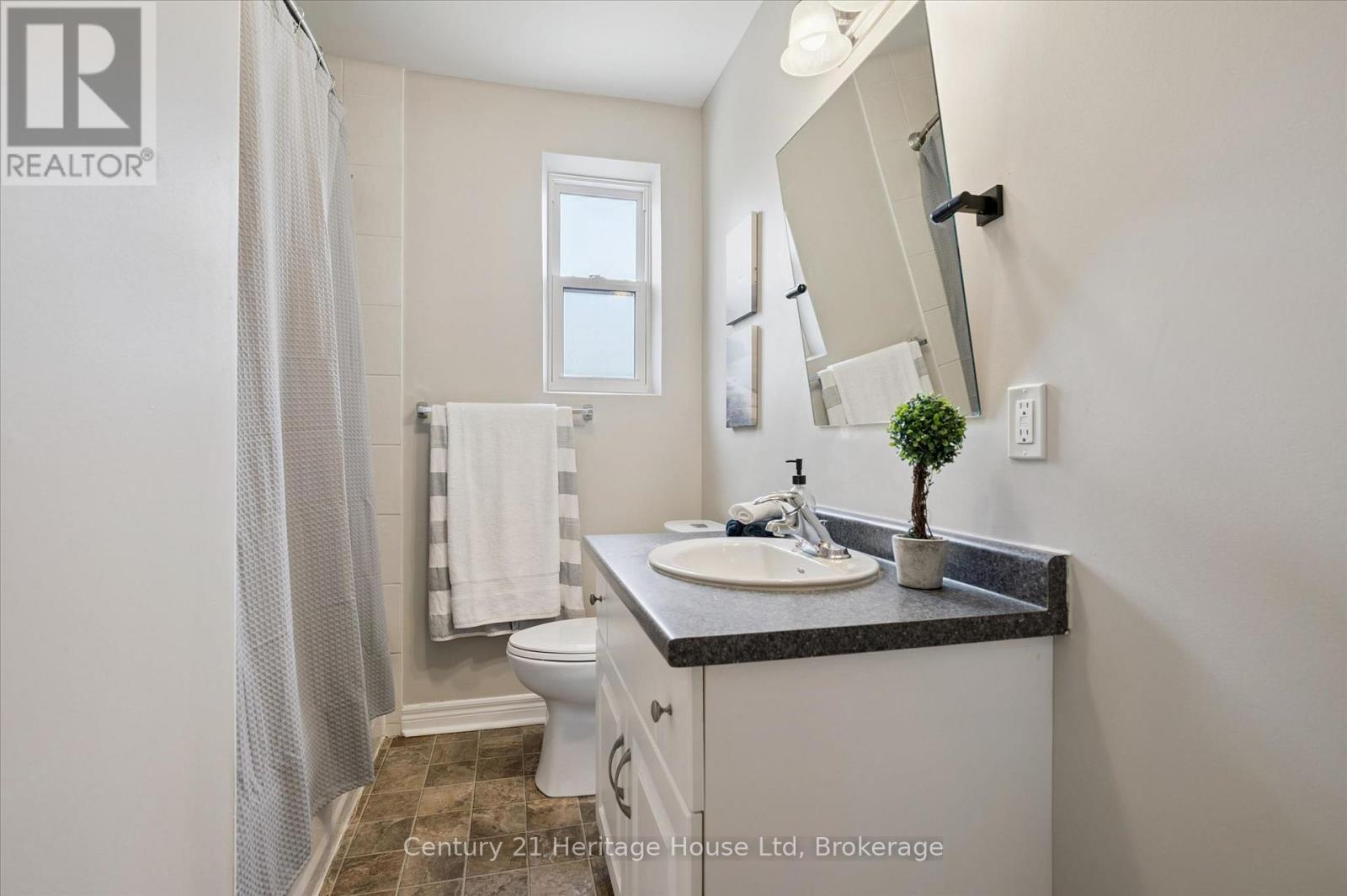 126 Forfar Street E Property Photo 23