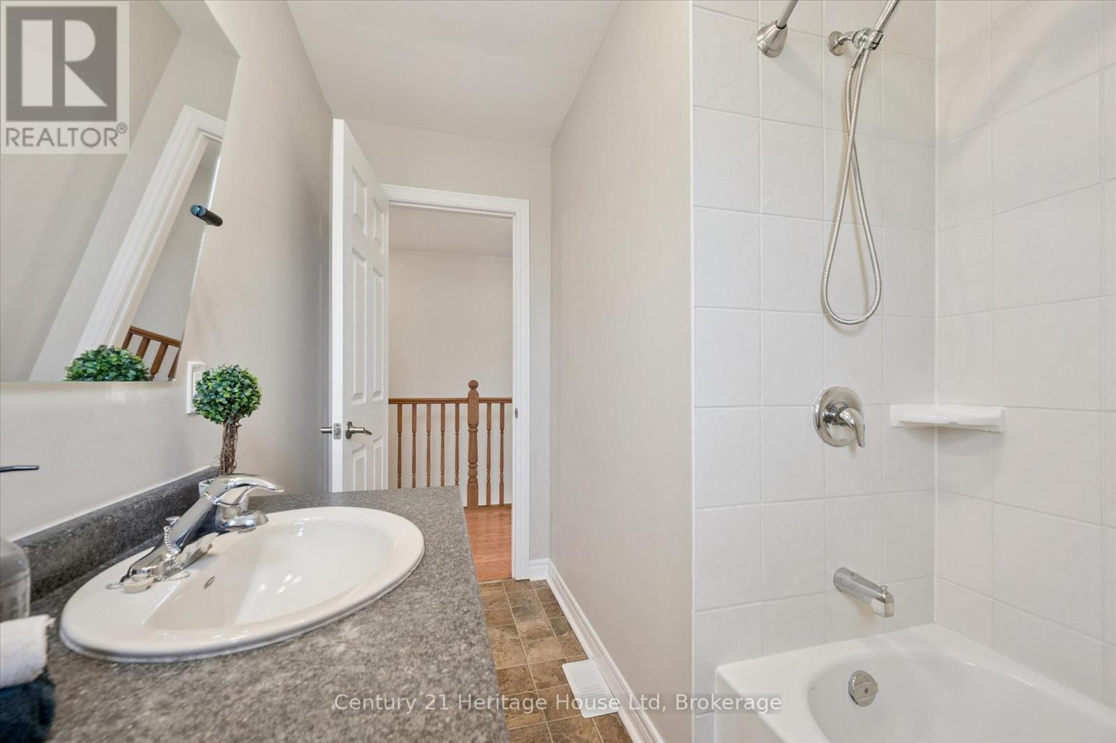 126 Forfar Street E Property Photo 24