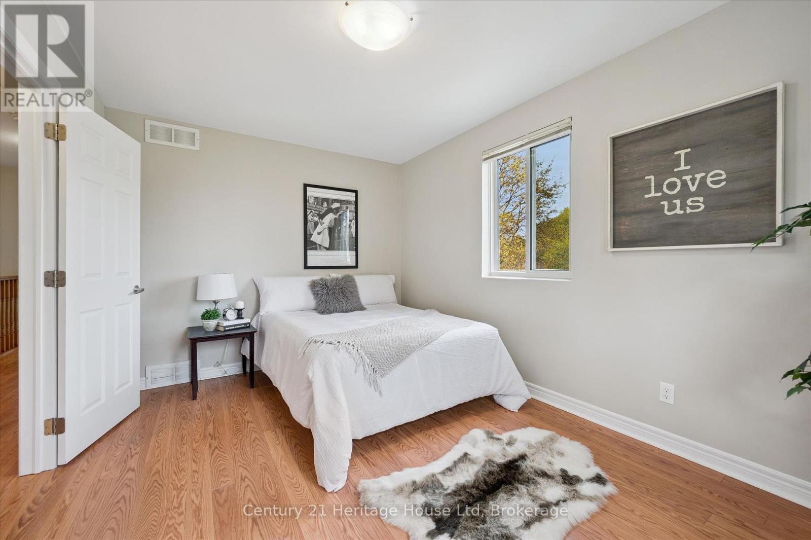 126 Forfar Street E Property Photo 25