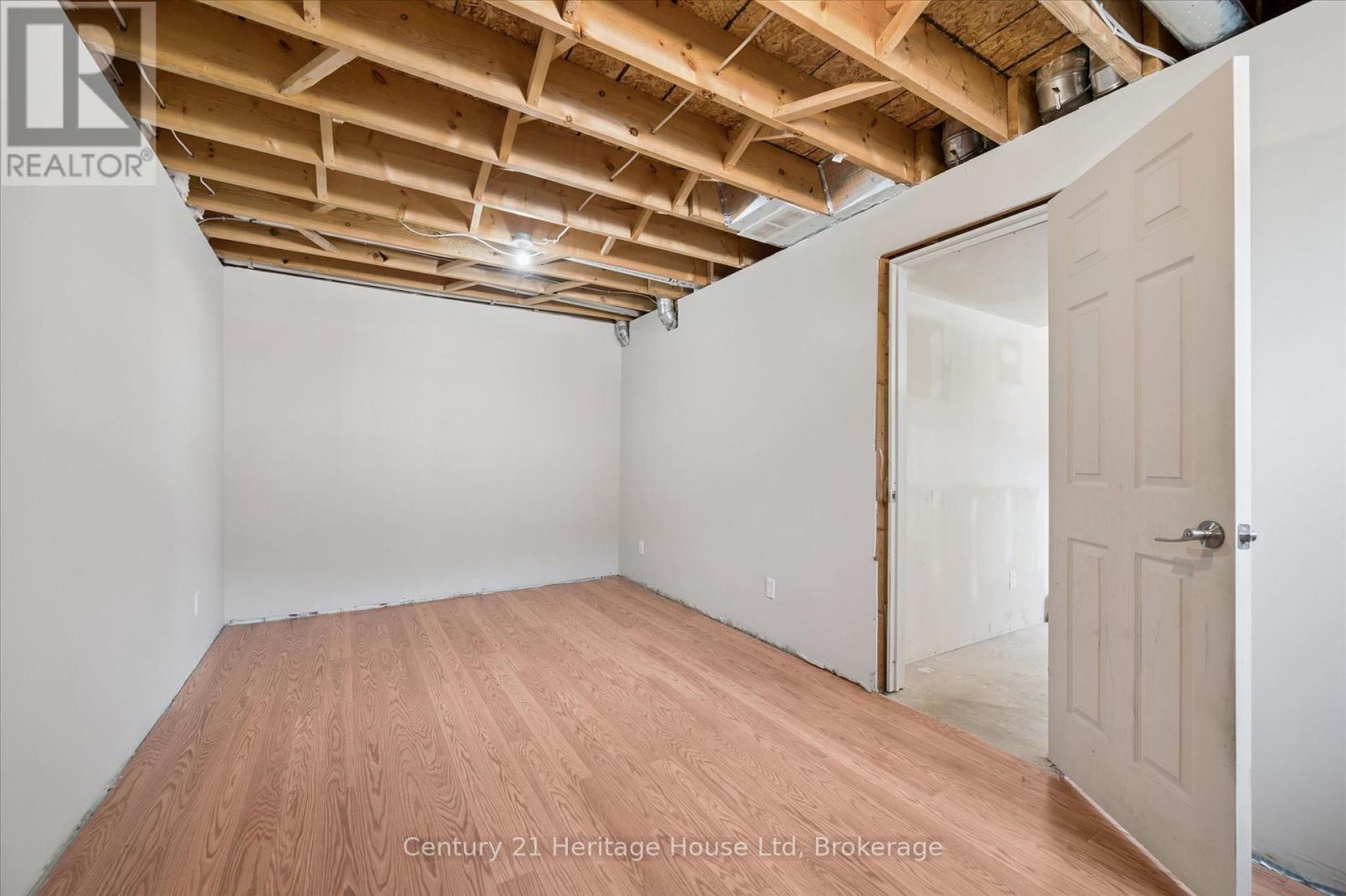 126 Forfar Street E Property Photo 29