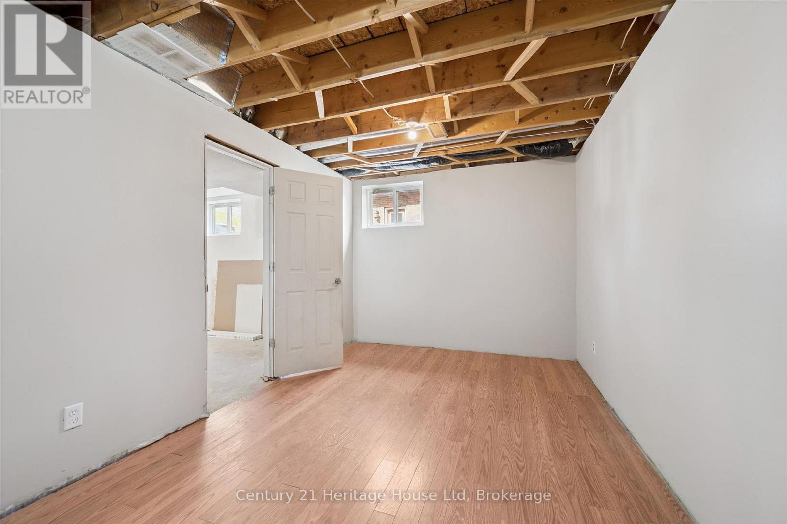 126 Forfar Street E Property Photo 30
