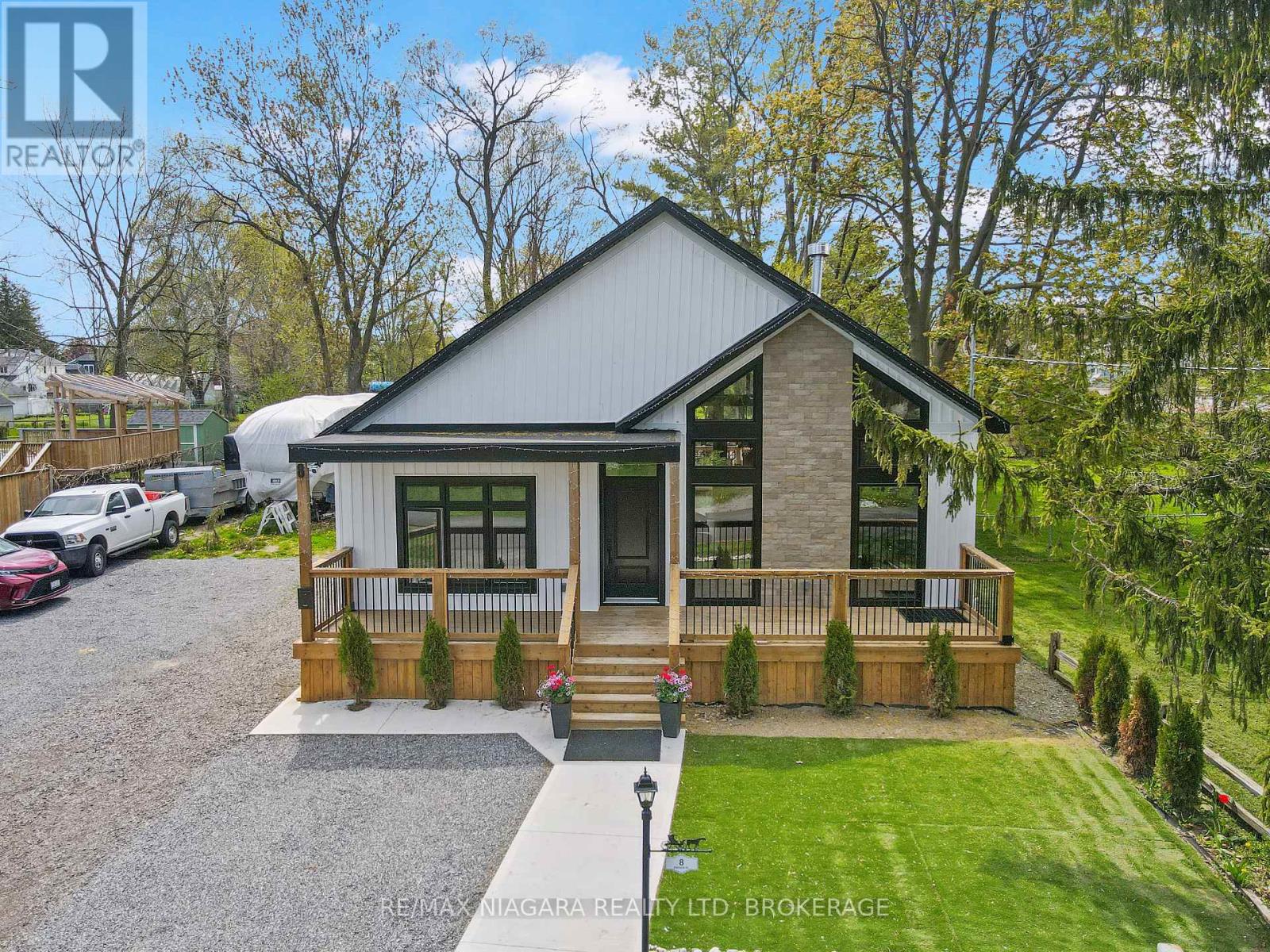 8 Adelaide Street Property Photo 2