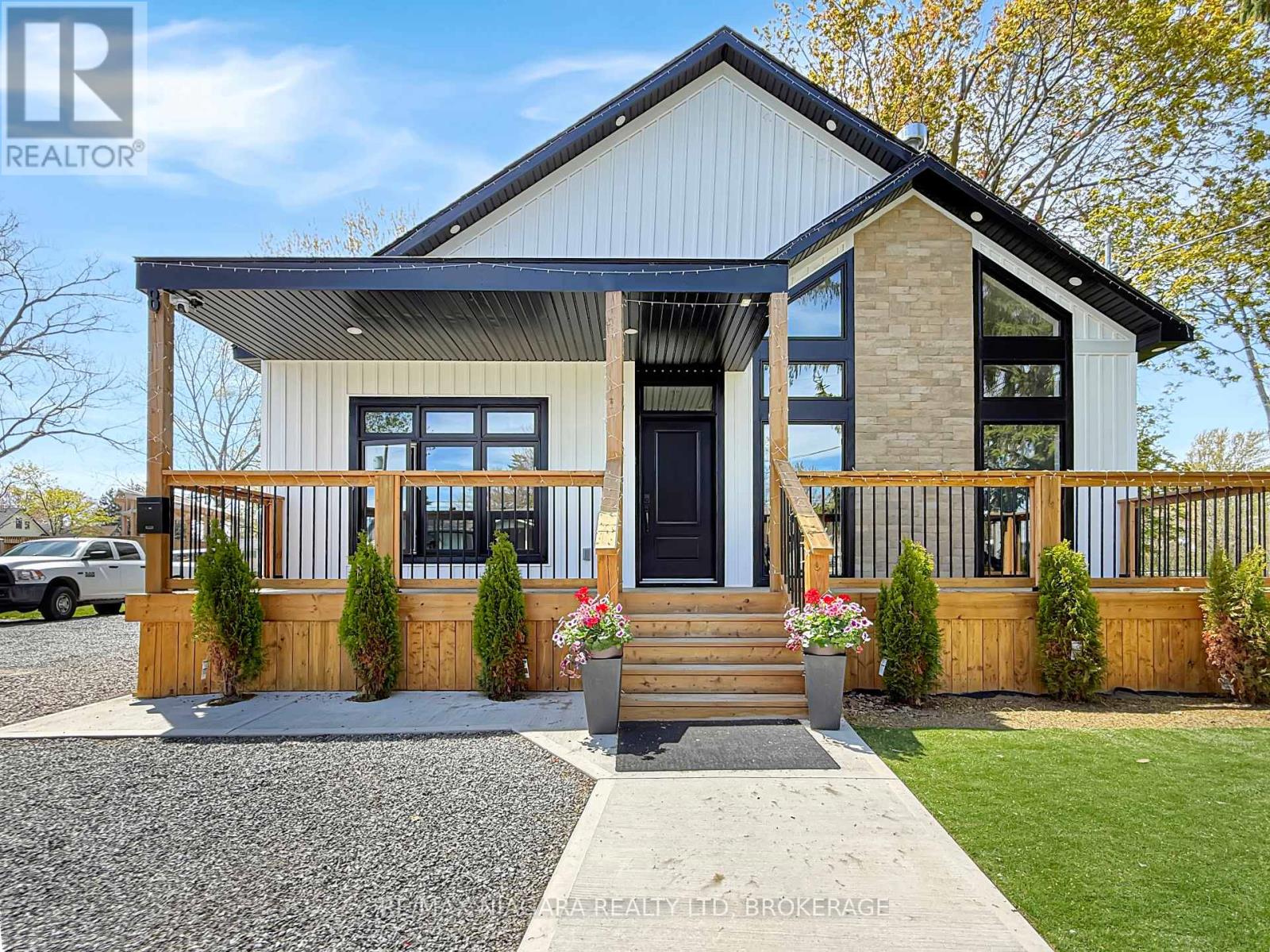 8 Adelaide Street Property Photo 3