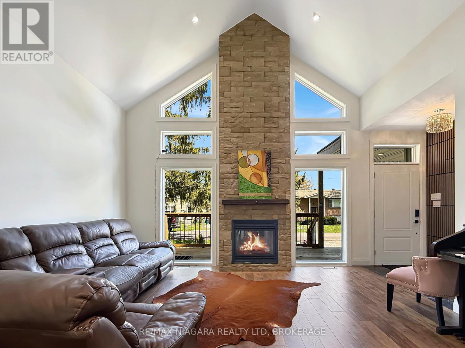 8 Adelaide Street Property Photo 5
