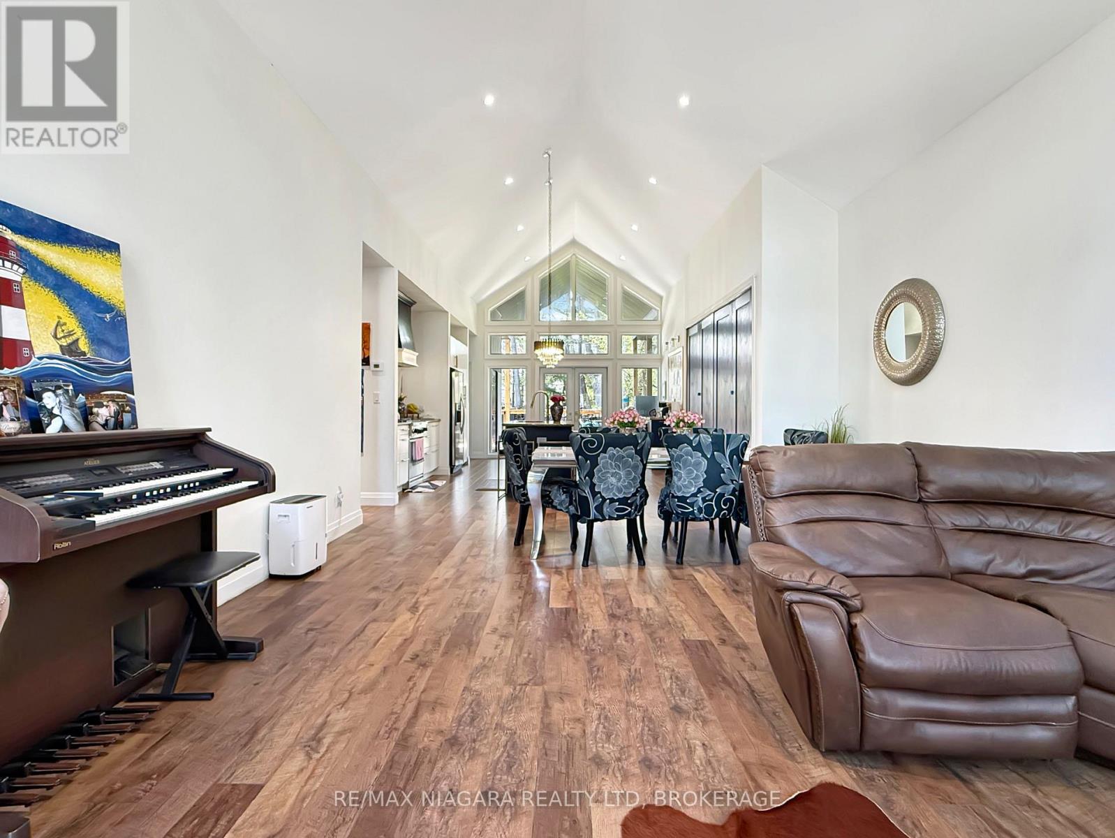 8 Adelaide Street Property Photo 6