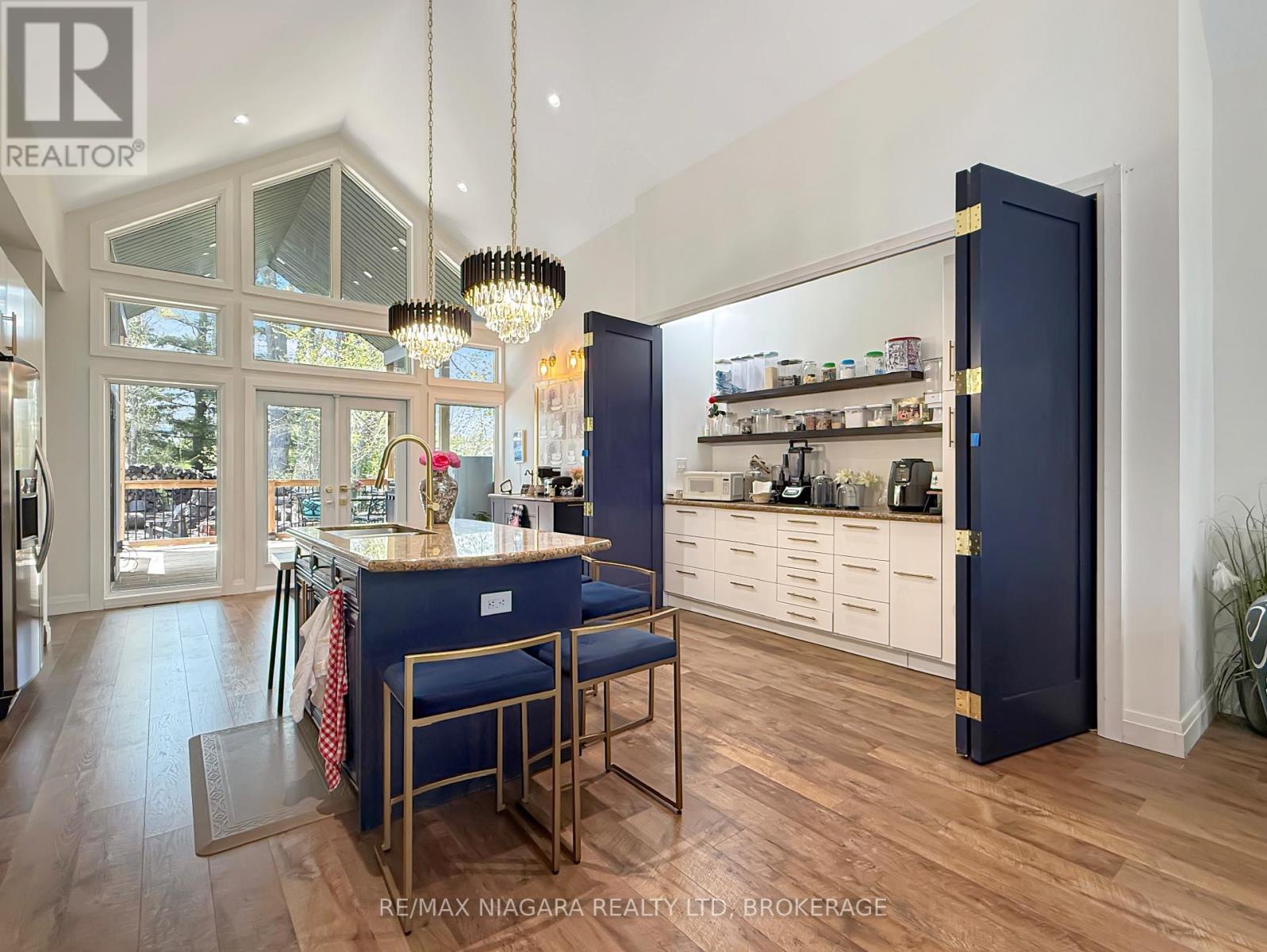 8 Adelaide Street Property Photo 10