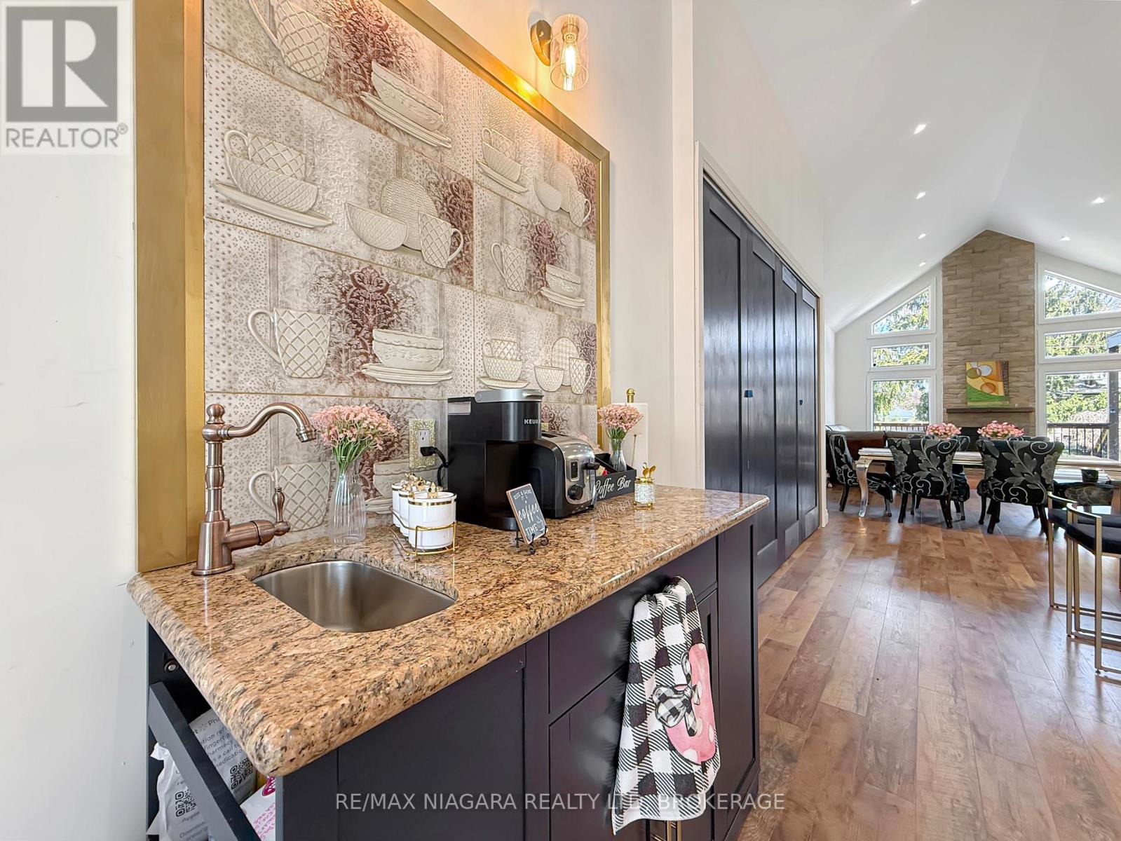 8 Adelaide Street Property Photo 12