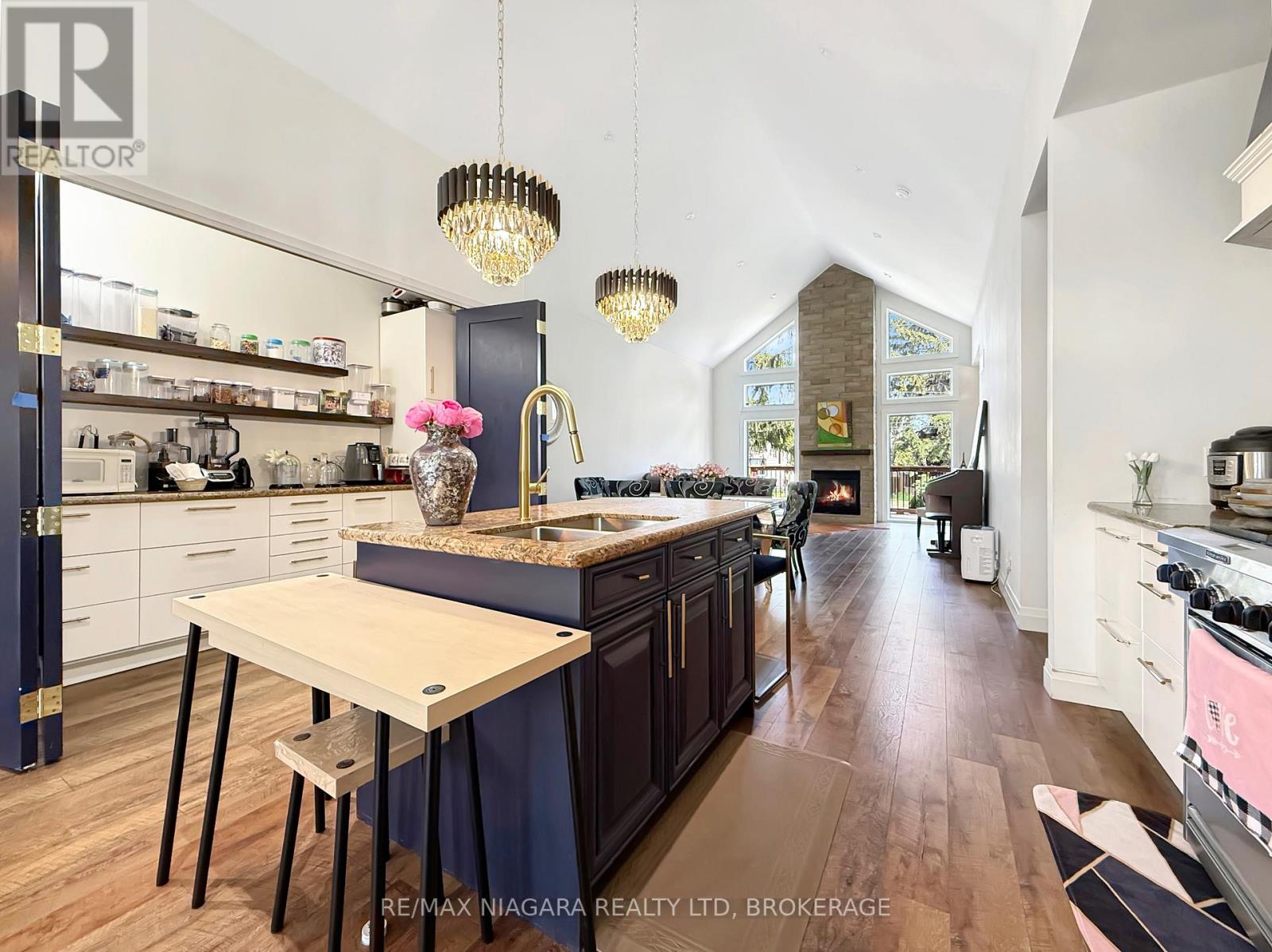 8 Adelaide Street Property Photo 15