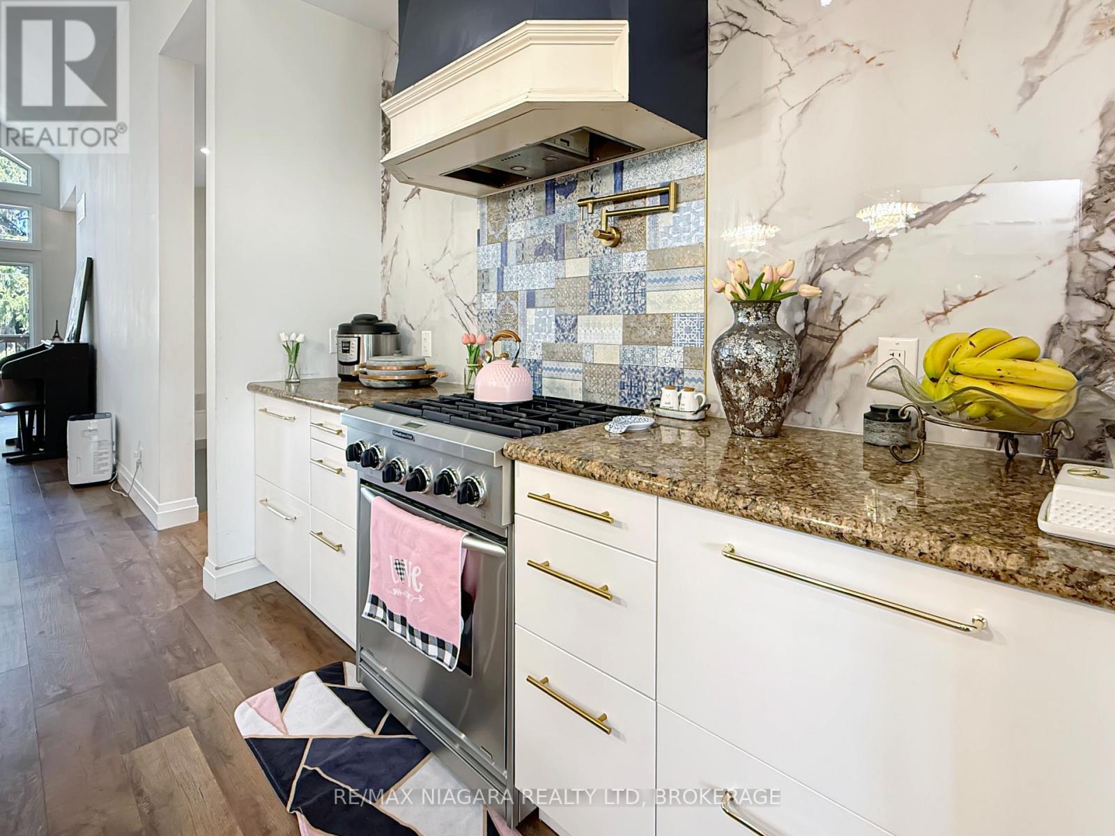 8 Adelaide Street Property Photo 16