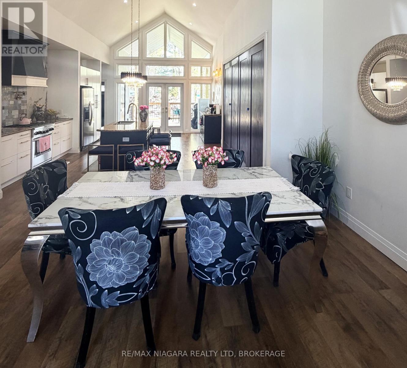 8 Adelaide Street Property Photo 18