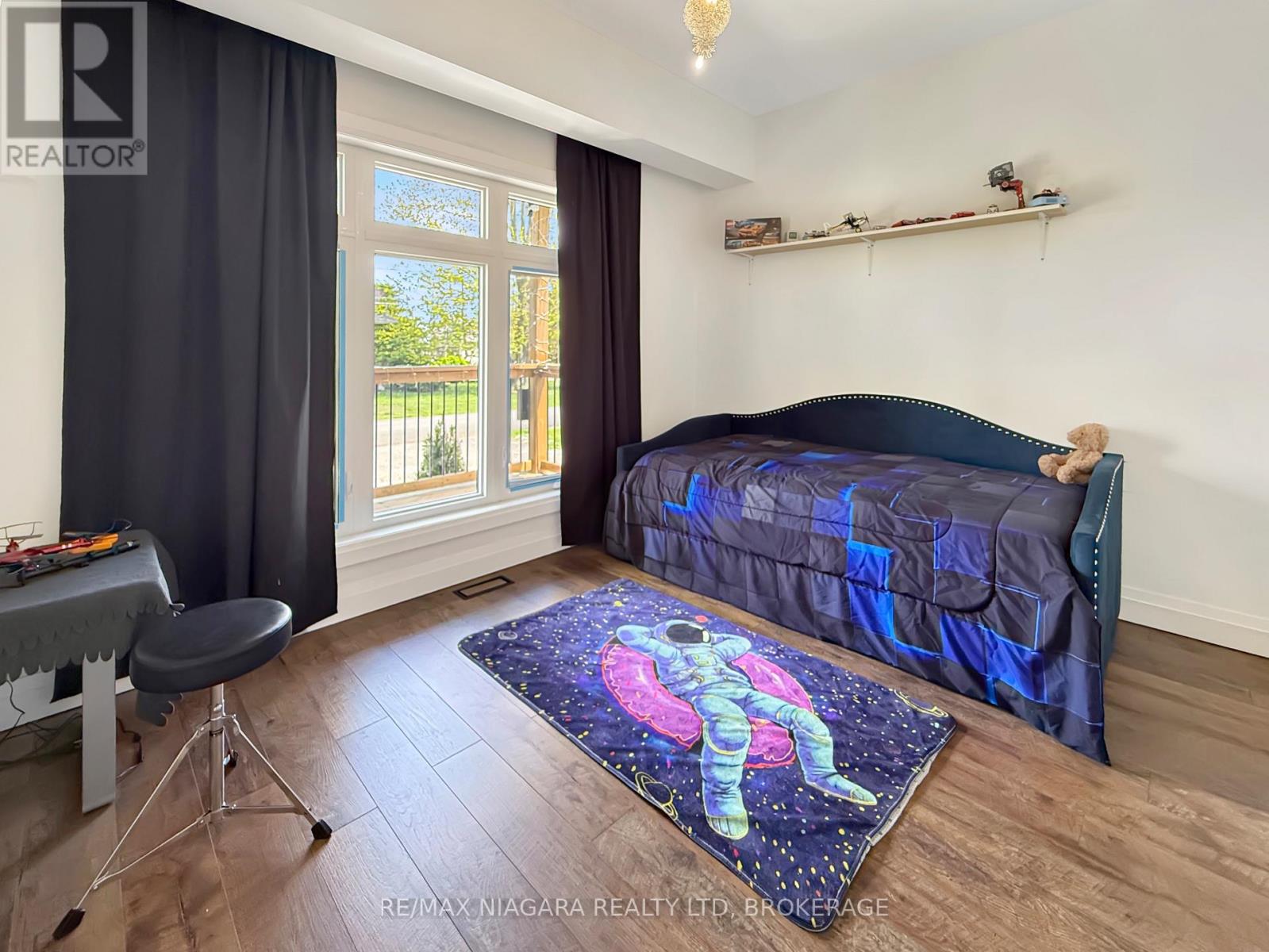 8 Adelaide Street Property Photo 24