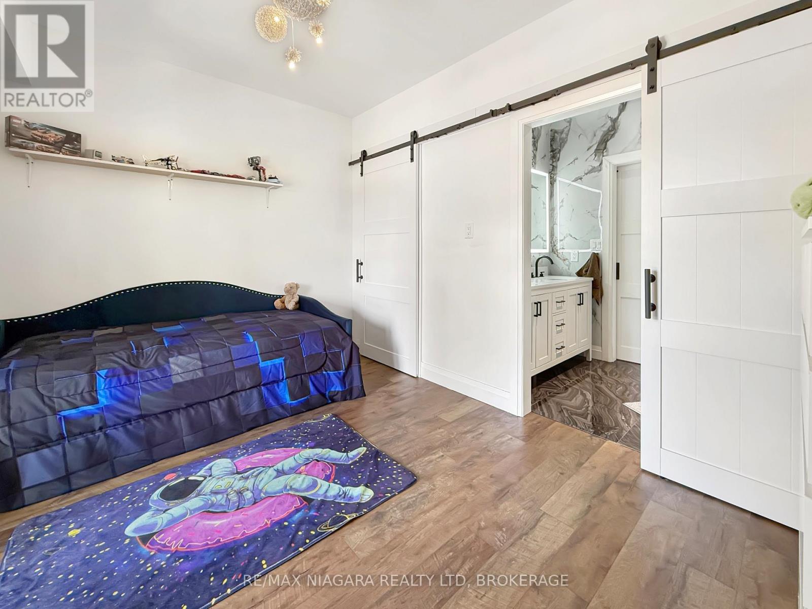 8 Adelaide Street Property Photo 25